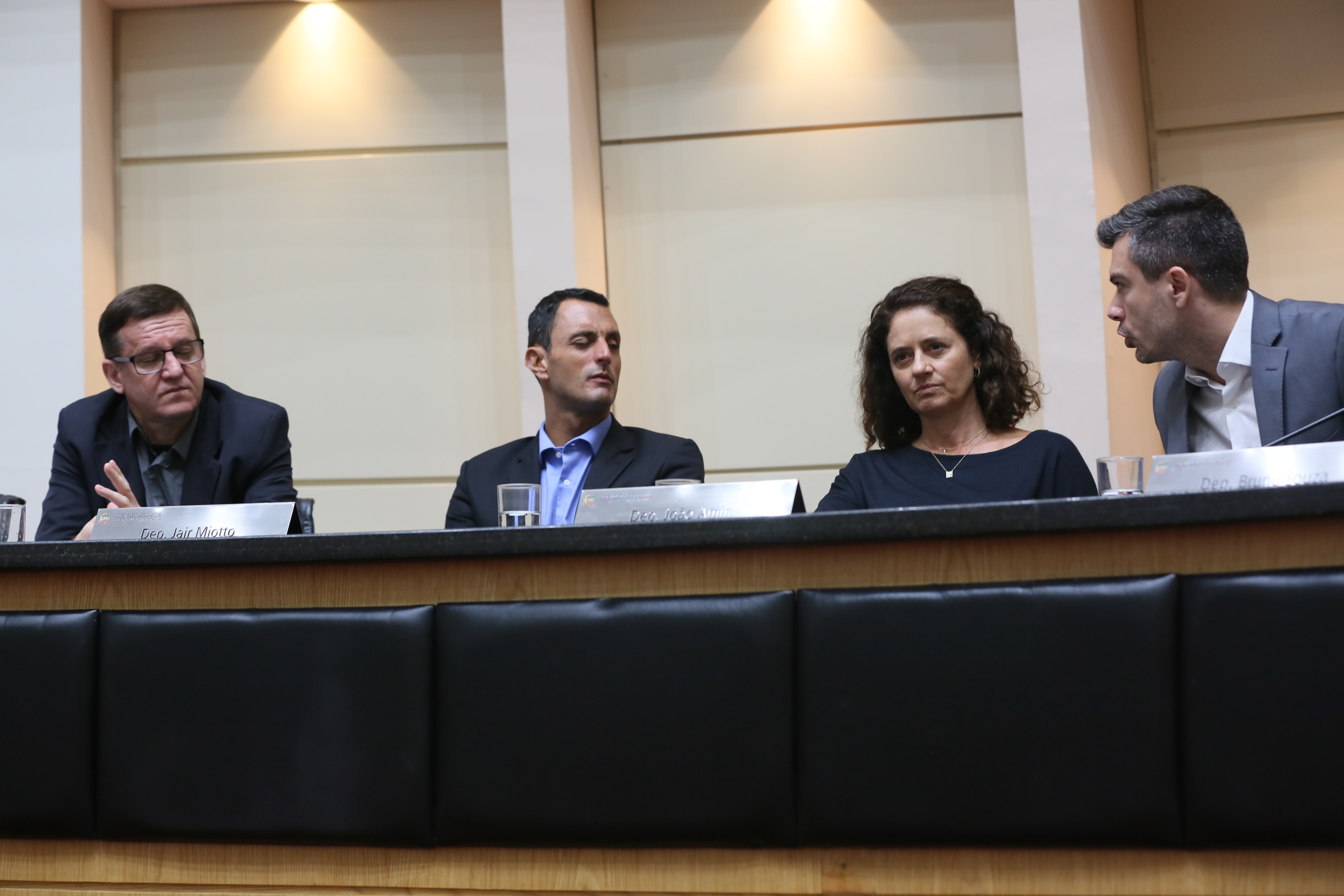 Comissão de Transportes promove audiência pública para discutir as obras do contorno viário da Grande Florianópolis.