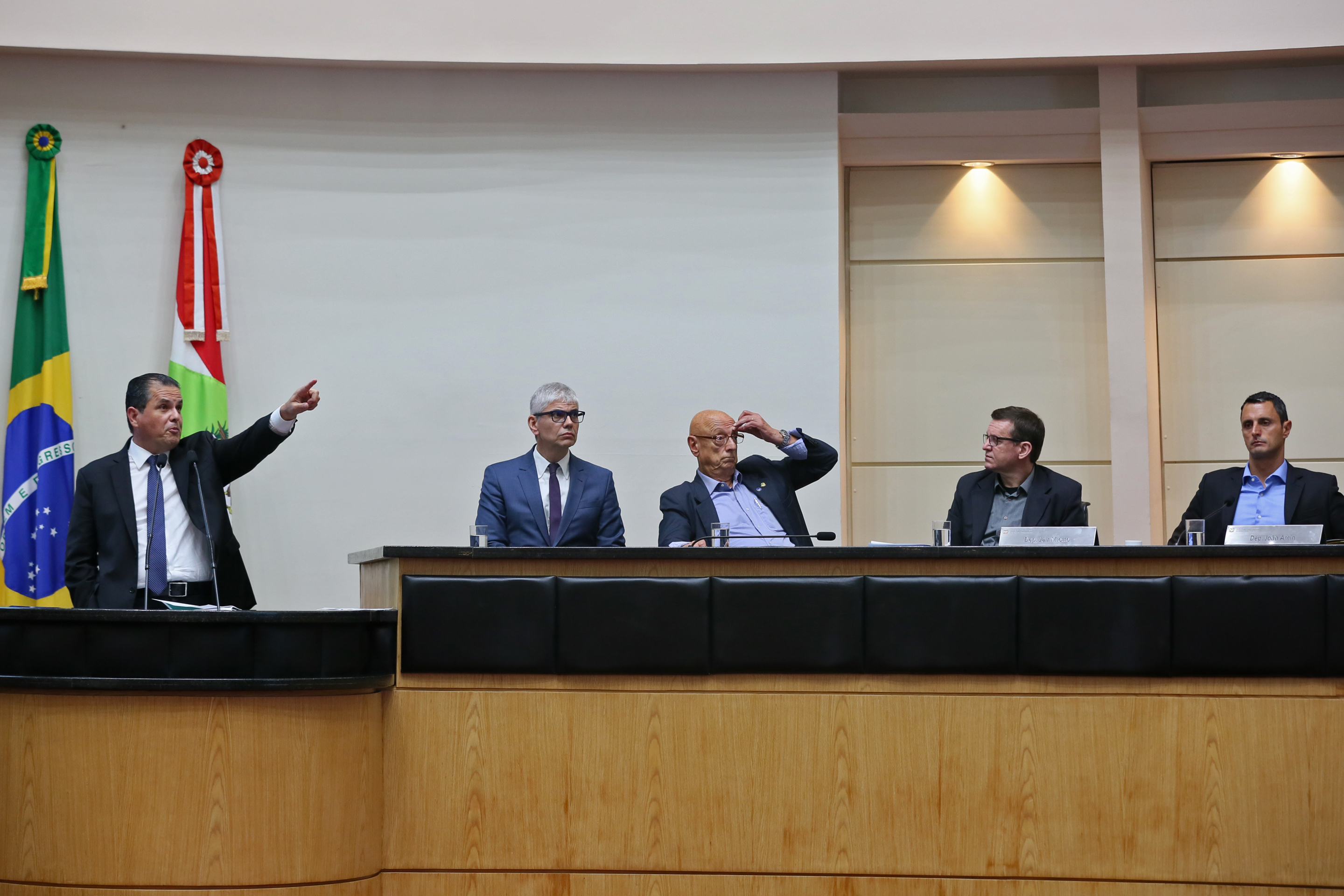 Comissão de Transportes promove audiência pública para discutir as obras do contorno viário da Grande Florianópolis.
