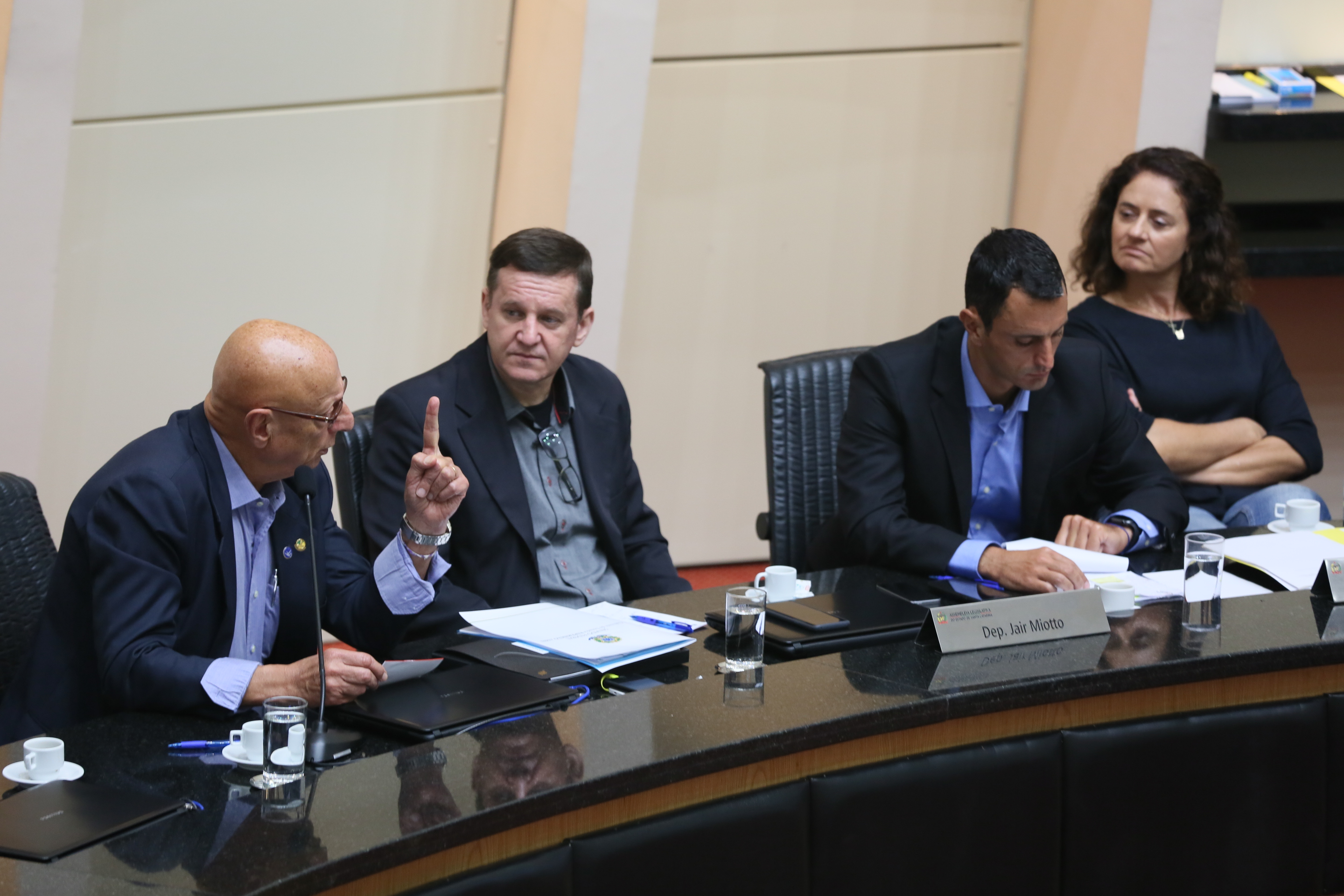 Comissão de Transportes promove audiência pública para discutir as obras do contorno viário da Grande Florianópolis.