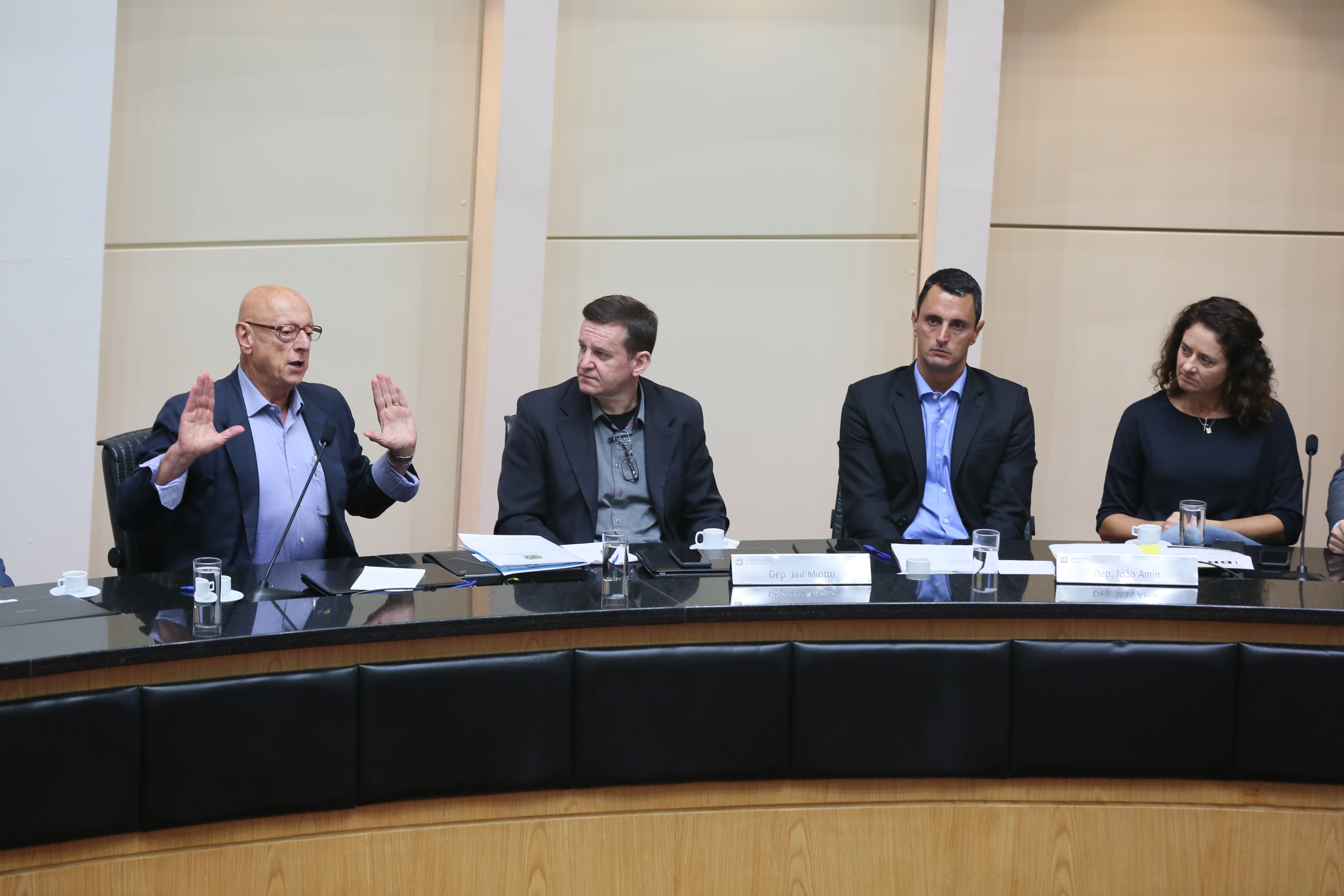 Comissão de Transportes promove audiência pública para discutir as obras do contorno viário da Grande Florianópolis.