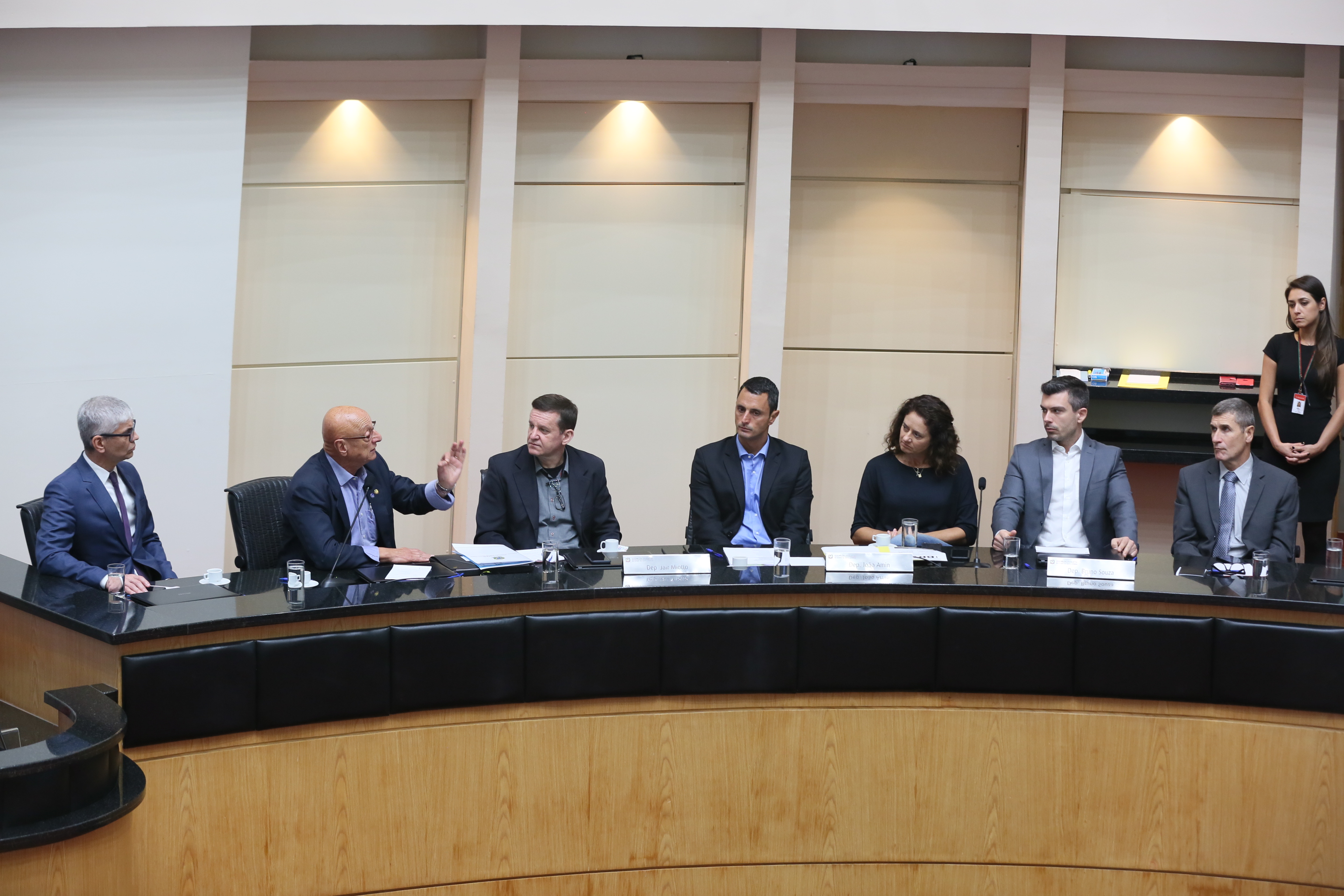 Comissão de Transportes promove audiência pública para discutir as obras do contorno viário da Grande Florianópolis.