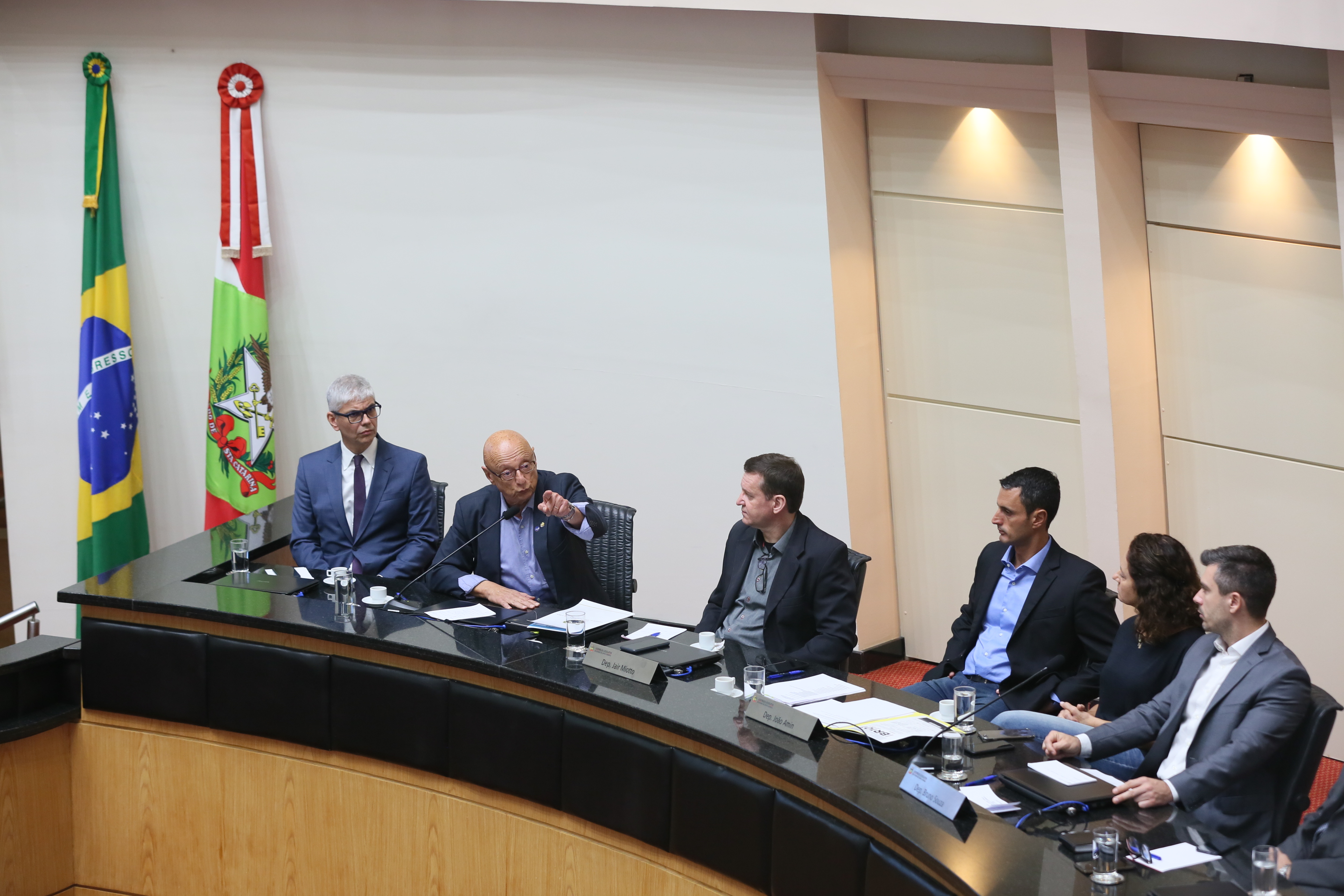 Comissão de Transportes promove audiência pública para discutir as obras do contorno viário da Grande Florianópolis.