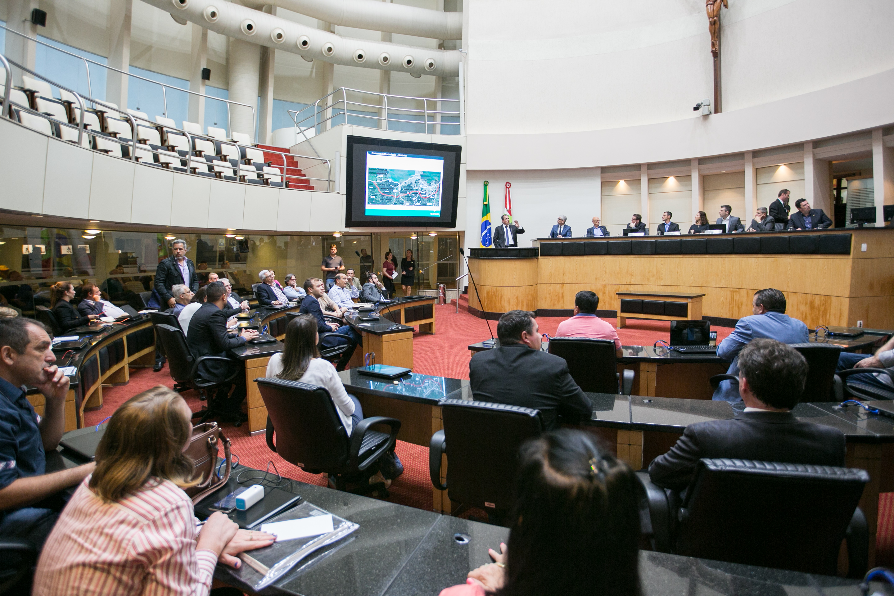 Comissão de Transportes promove audiência pública para discutir as obras do contorno viário da Grande Florianópolis.