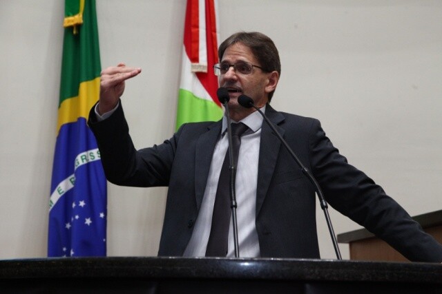 Saretta pressiona por convocação dos concursados da Cidasc. Foto: Divulgação parlamentar.