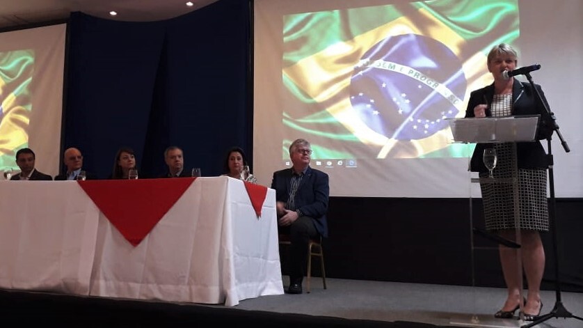 Luciane Carminatti participa de debate sobre Base Curricular em SC