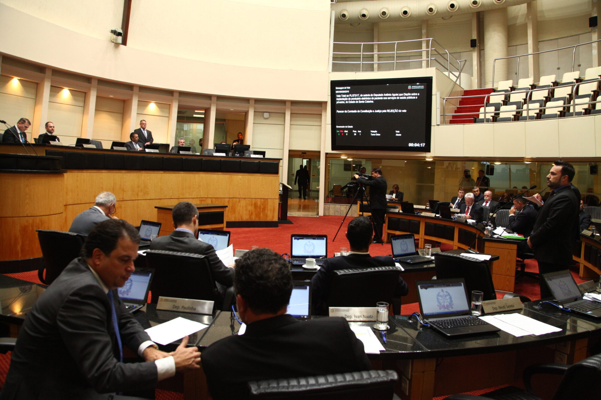 Deputados questionam reforma e lamentam saída da mulher do campo