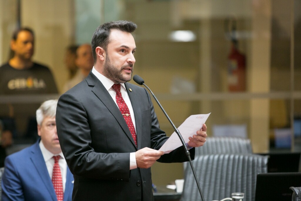 Marcius Machado defende a implantação de mais cursos públicos de medicina em SC