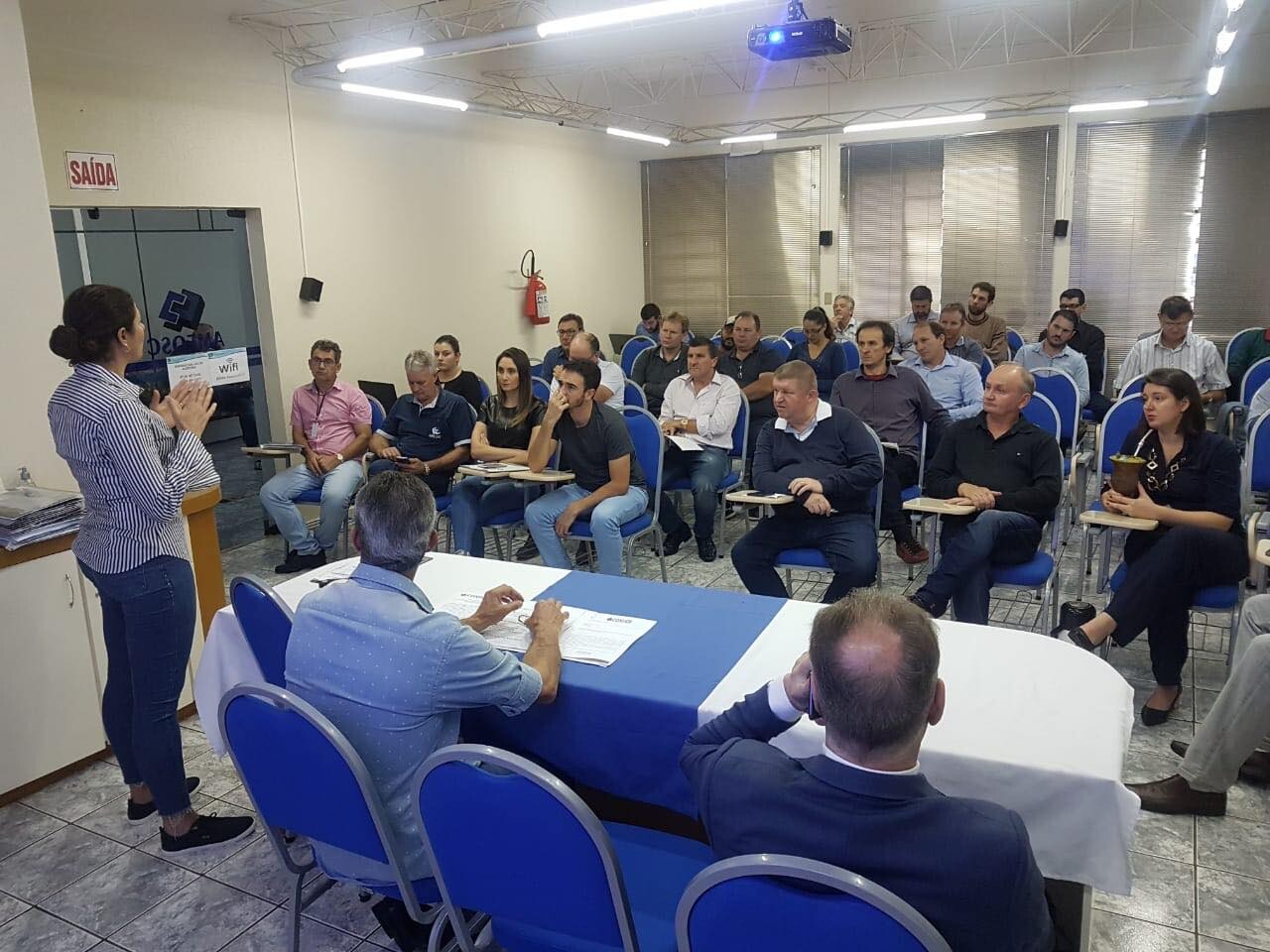 Na Amoesc, em São Miguel do Oeste, o relato sobre ações da Bancada do Oeste. FOTO: Divulgação