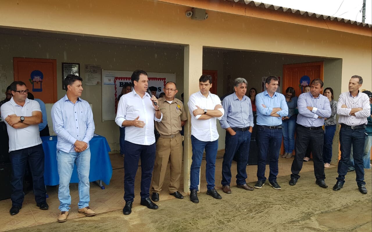 Rodrigo Minotto acompanha assinatura de ordem de serviço em Lebon Régis