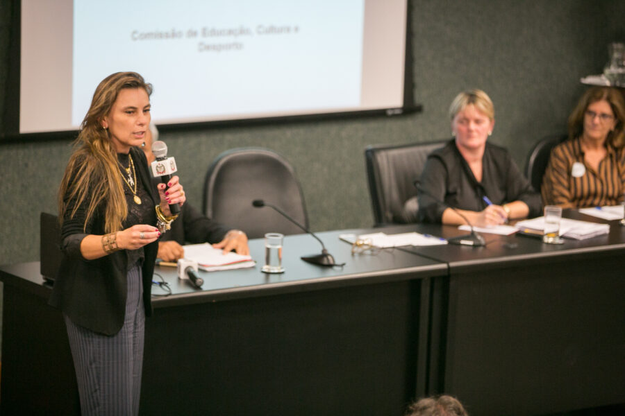 Deputada Paulinha: estreante na Assembleia Legislativa, a ex-prefeita de Bombinhas acredita que a interação constante com o público, em tempo real, é o grande diferencial das redes sociais.