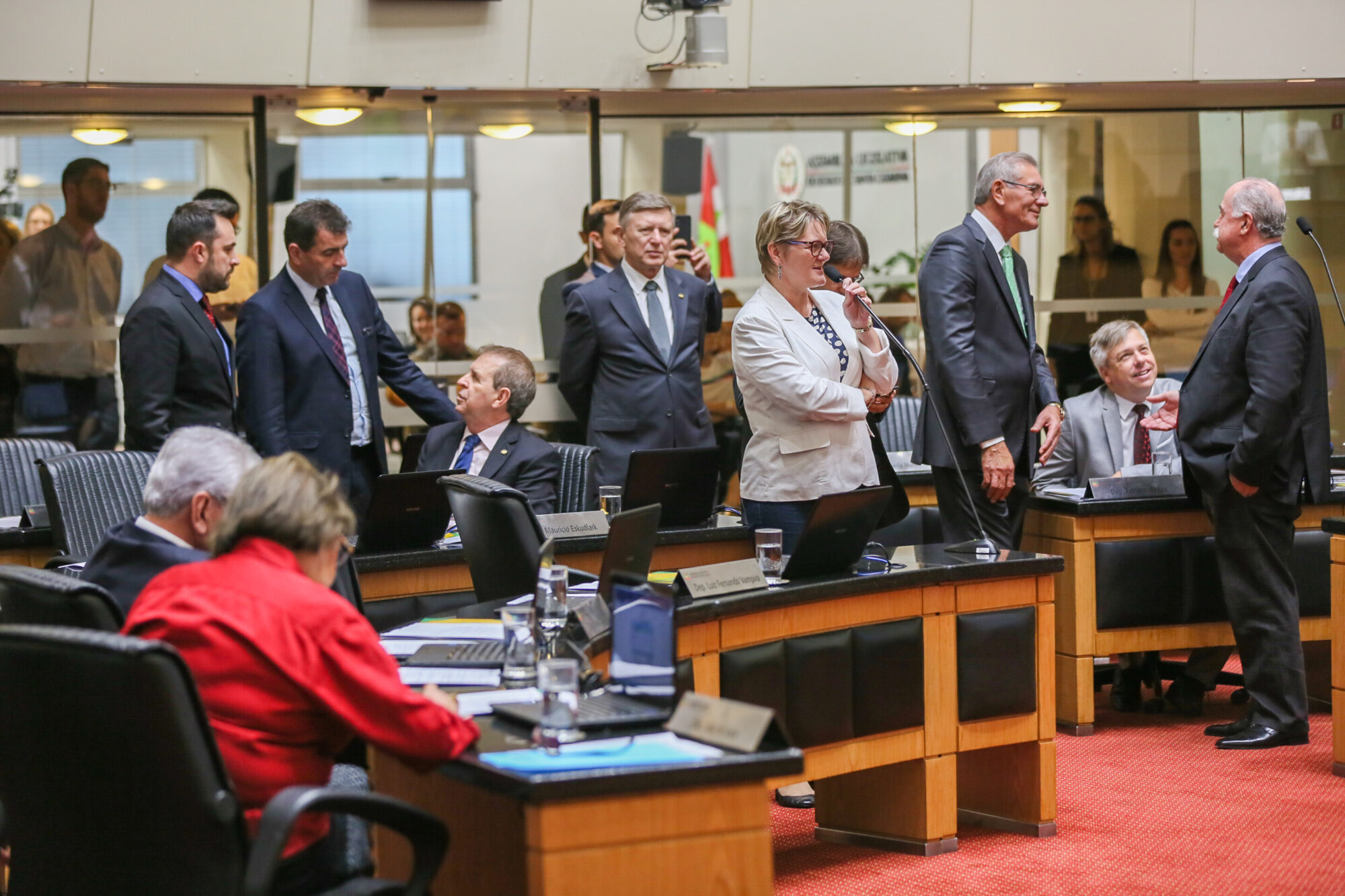 Deputados criticam cortes de verbas da educação federal