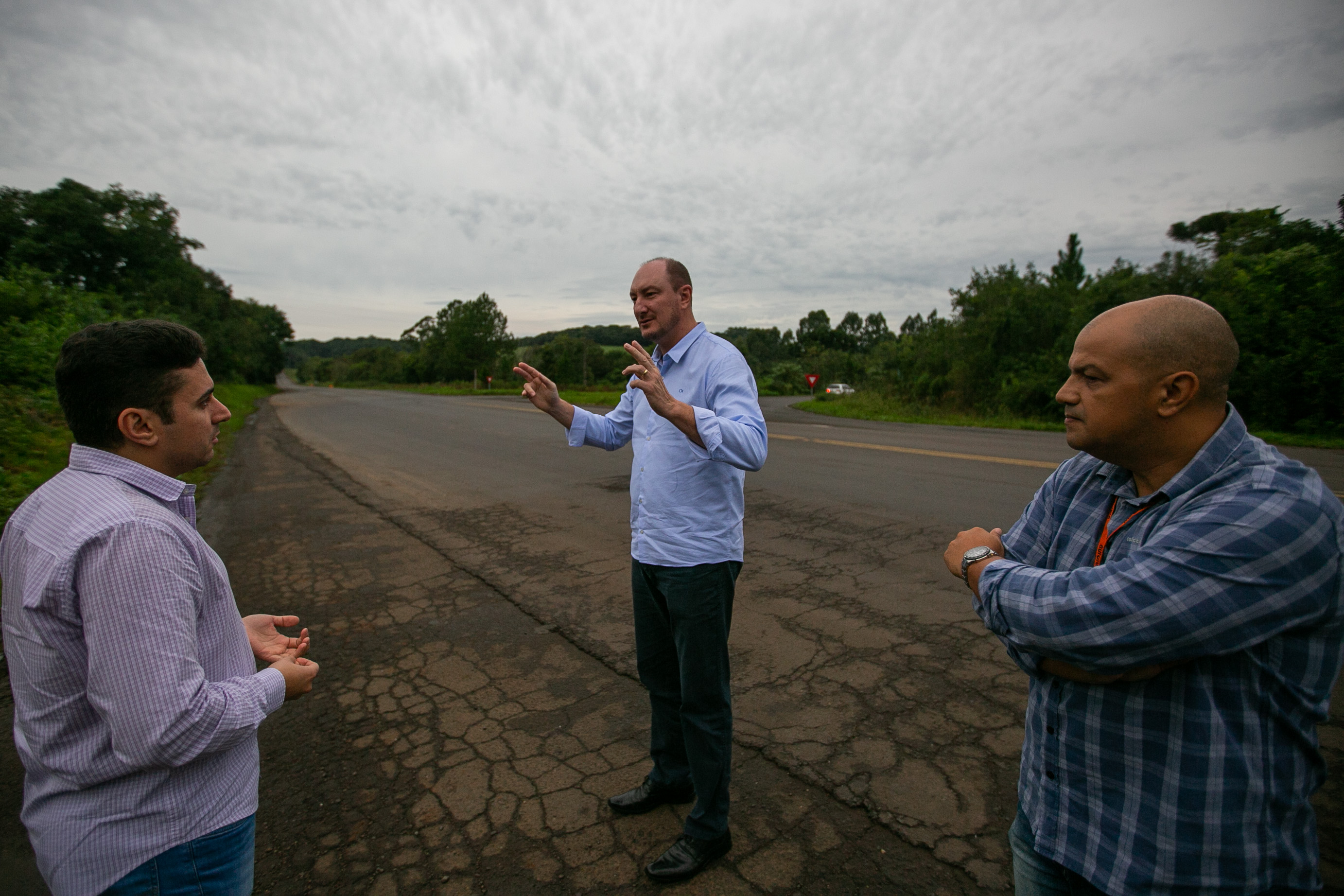 Deputado Mauro de Nadal (MDB) e lideranças visitam entroncamento da BR 282 com a BR 158