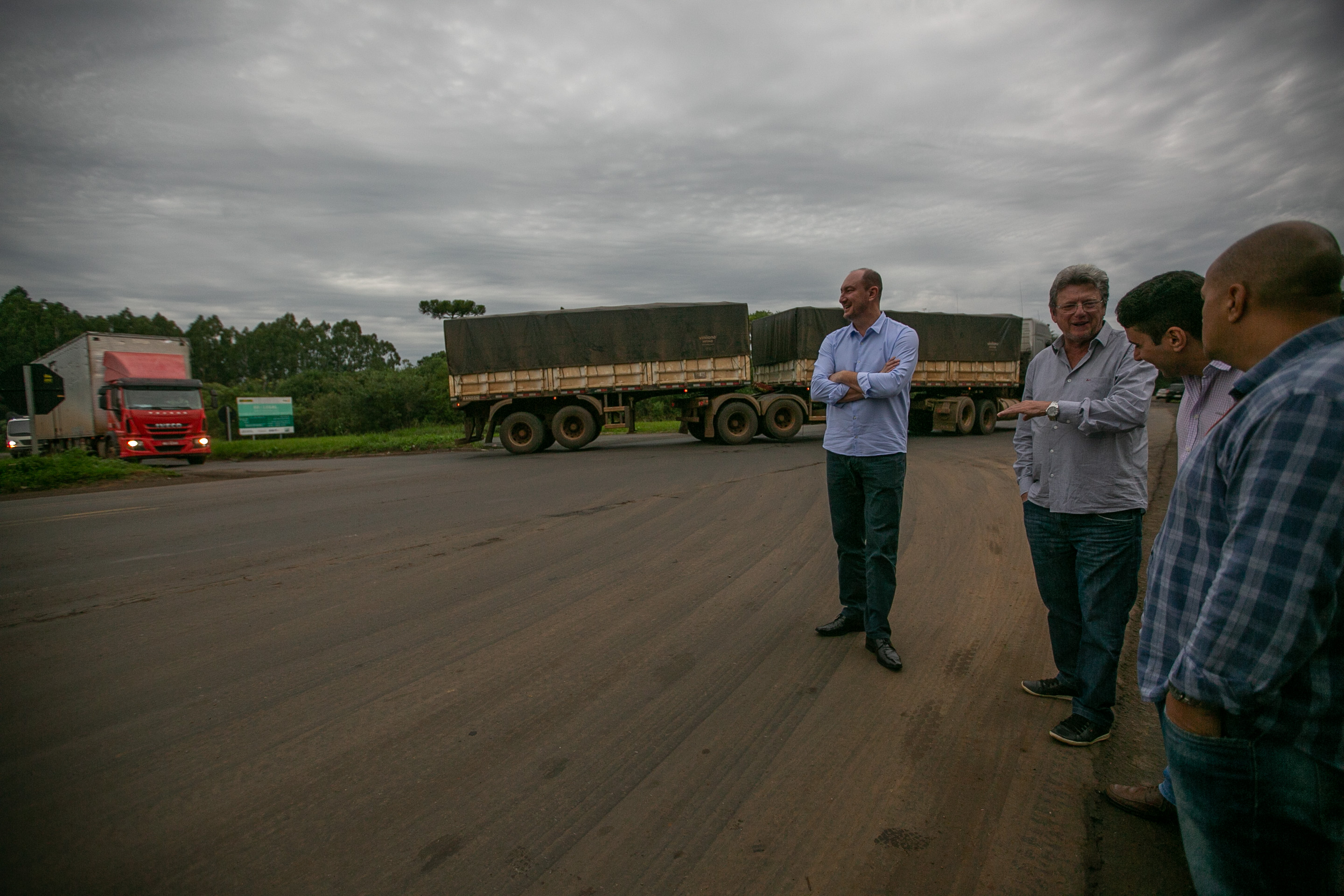 Deputado Mauro de Nadal (MDB) e lideranças visitam entroncamento da BR 282 com a BR 158