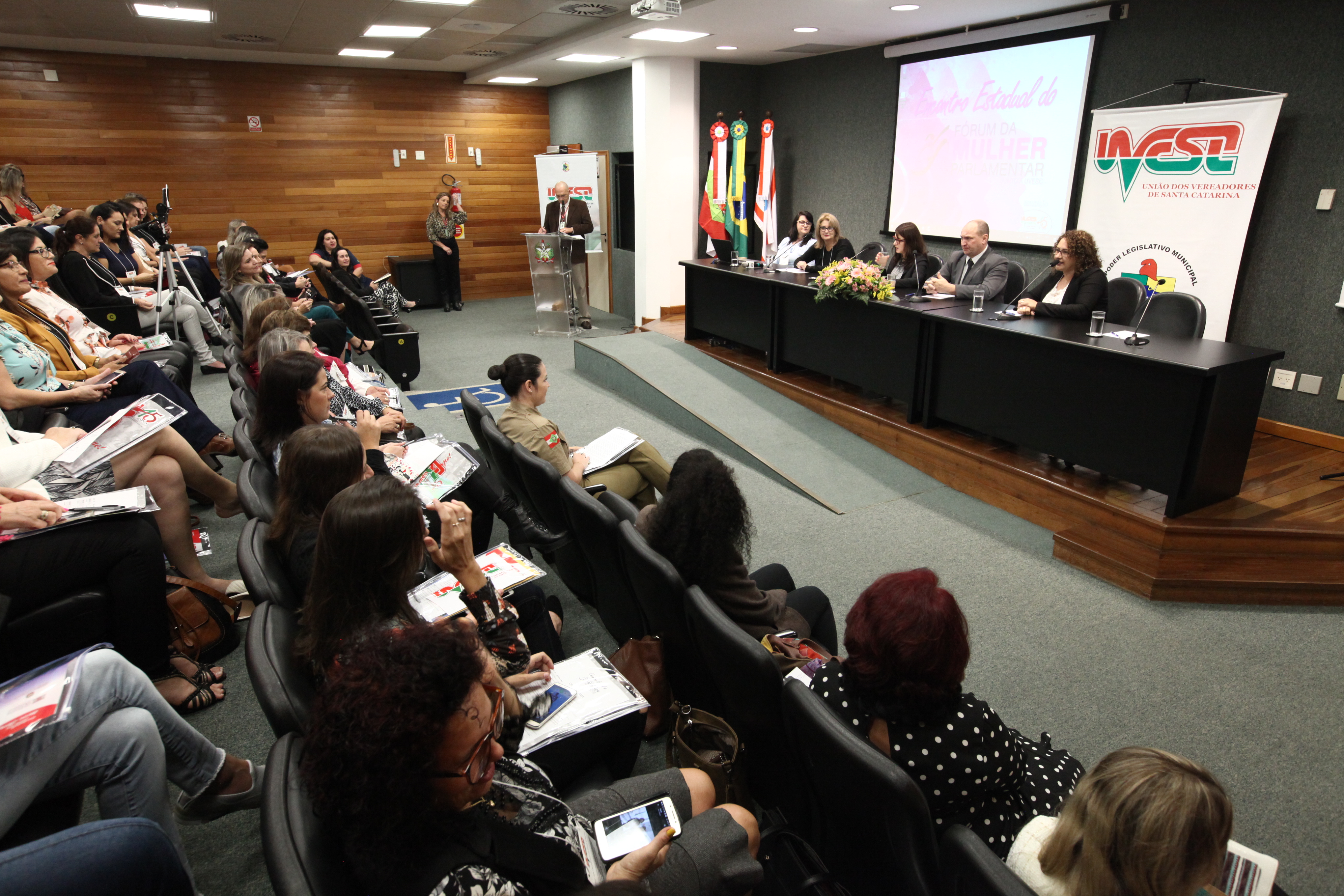 Encontro Estadual das Mulheres Parlamentares de Santa Catarina com ( UVESC )