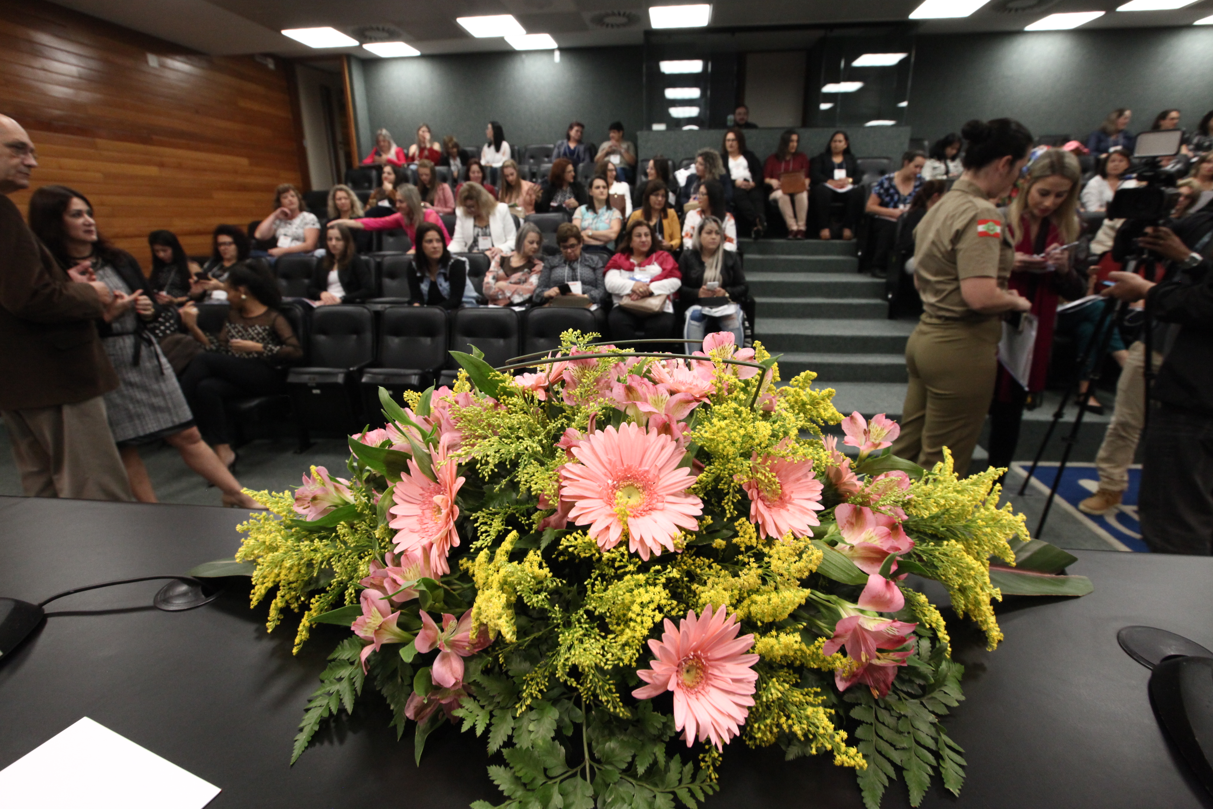 Encontro Estadual das Mulheres Parlamentares de Santa Catarina com ( UVESC )