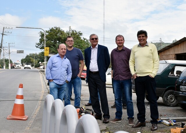 Silvio Dreveck visita passarelas e ponte em Ituporanga