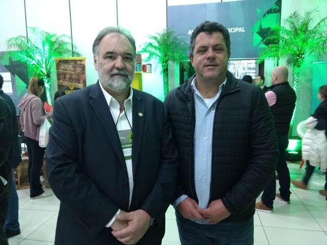 Ivan Naatz com o deputado gaúcho Carlos Búrigo (MDB). Foto: Assessoria parlamentar.