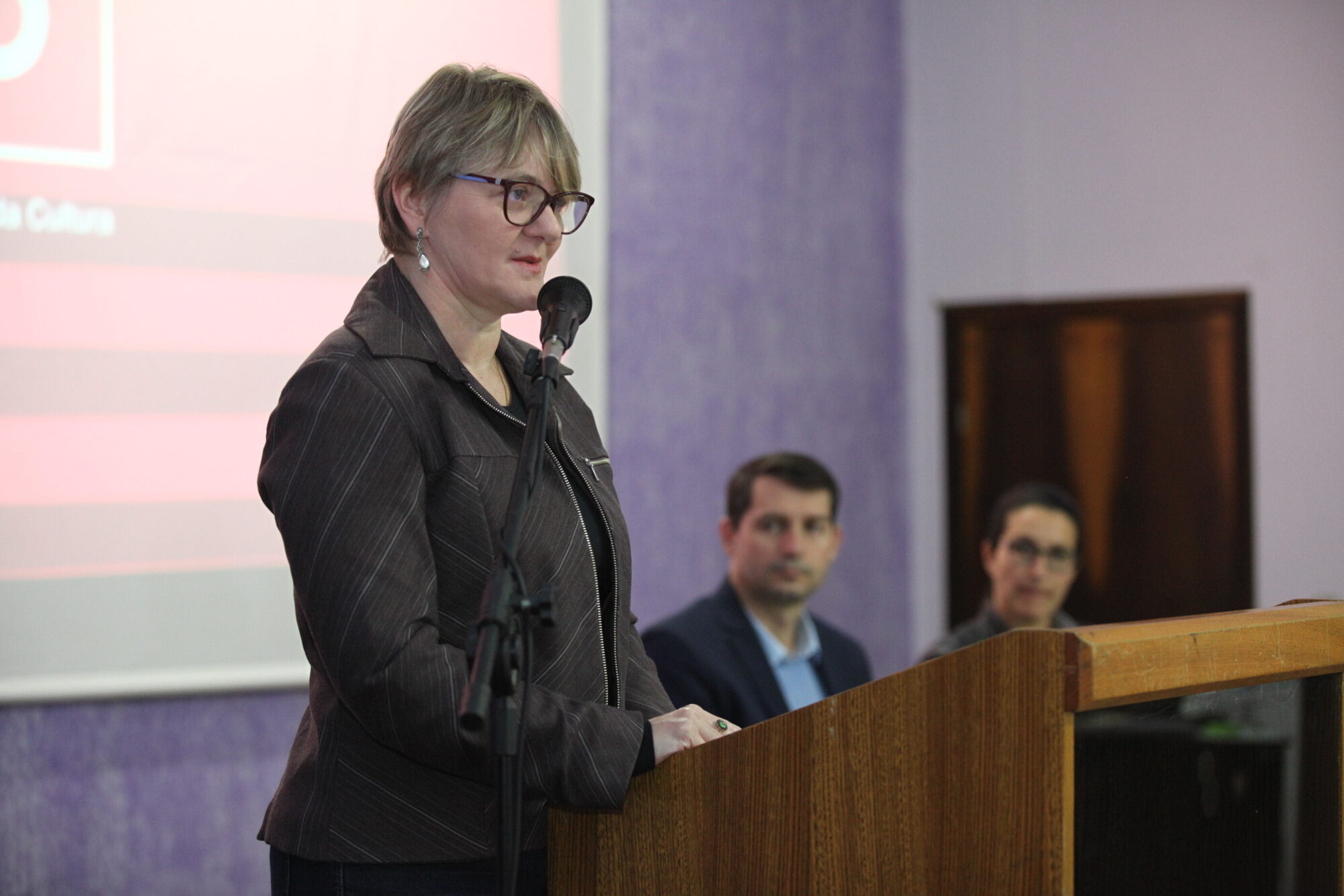 Deputada Luciane Carminatti.
