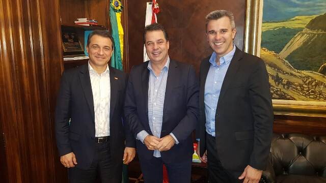 Minotto trata das bolsas do artigo 170 com o governador Carlos Moisés