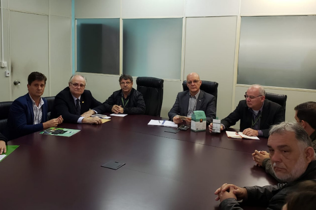Biomassa de banana na merenda escolar: Dr. Vicente acompanha produtores