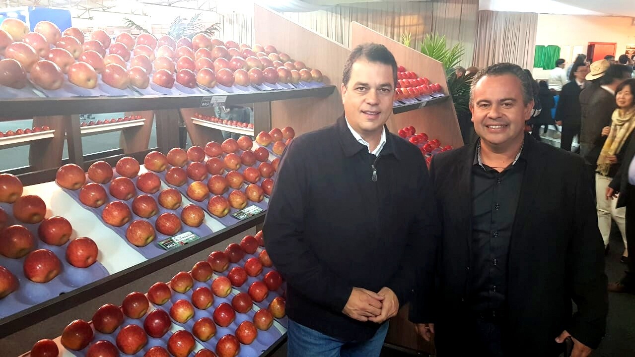 Rodrigo Minotto prestigia abertura da 21ª Festa Nacional da Maçã