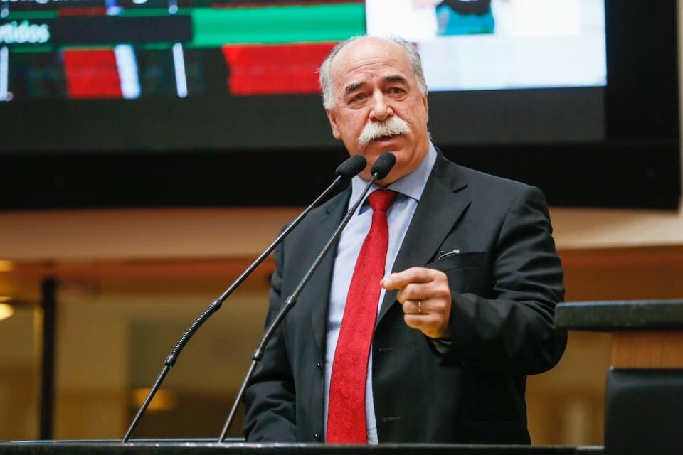 Deputado Romildo Titon e lideranças da região