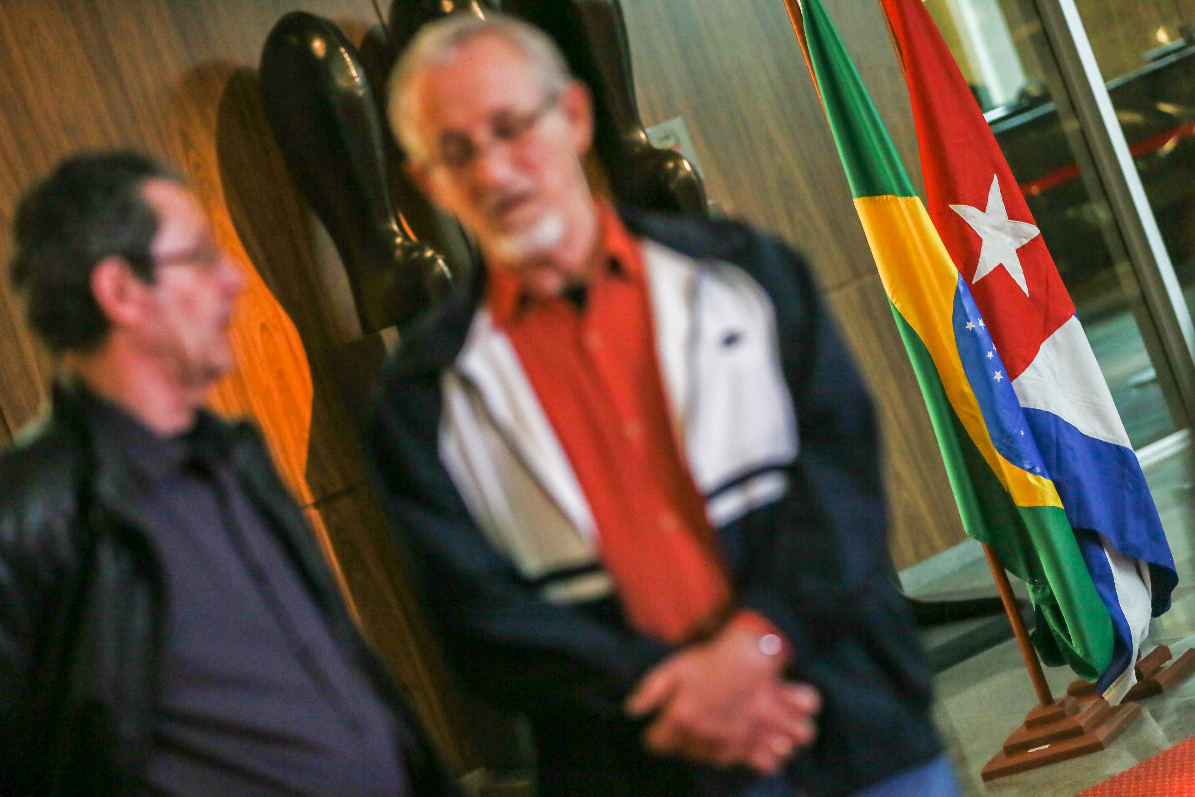 Cônsul-geral de Cuba no Brasil, Pedro Monzón Barata, é recebido na Alesc pelo Deputado Fabiano da Luz (PT).