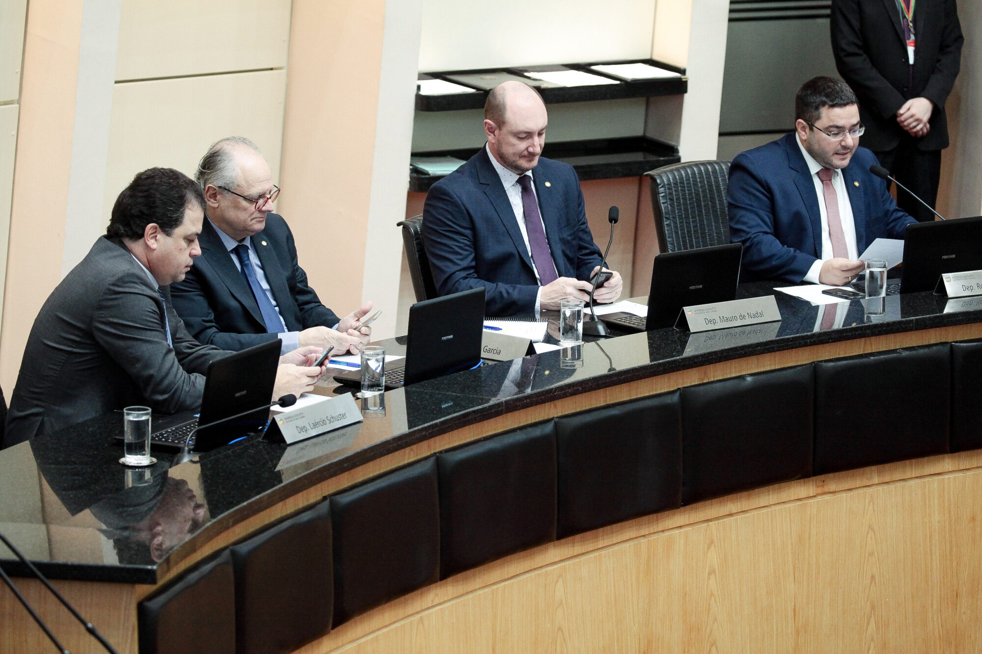 Deputados voltam a criticar possível incorporação da Eletrosul pela gaúcha CGTEE