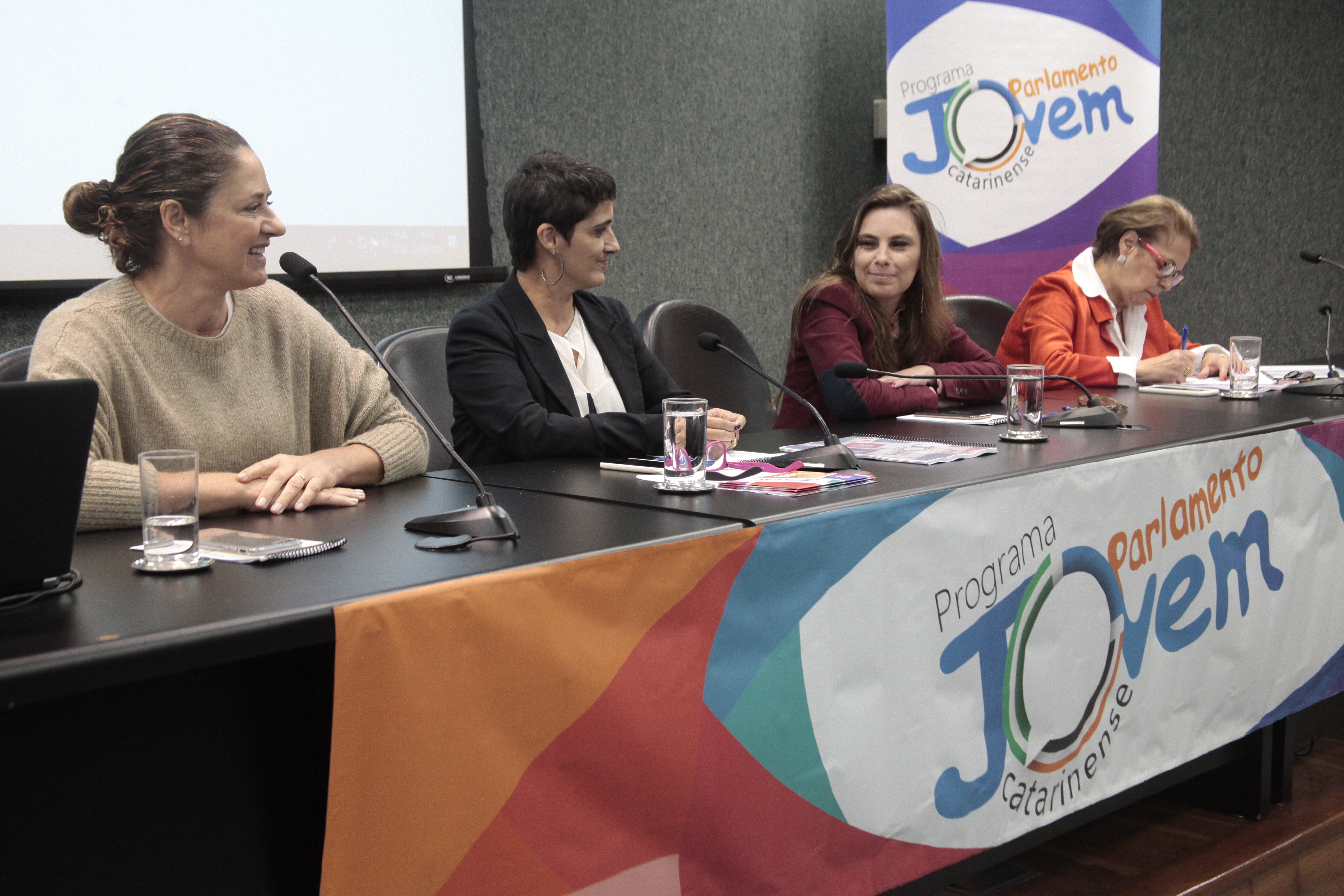 Parlamento Jovem Mesa Redonda Mulher na Política