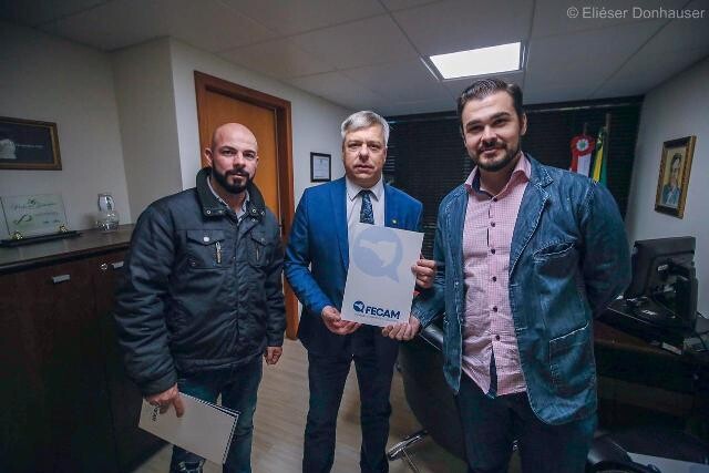 Fabiano recebe carta-compromisso do Conselho de Gestores Culturais