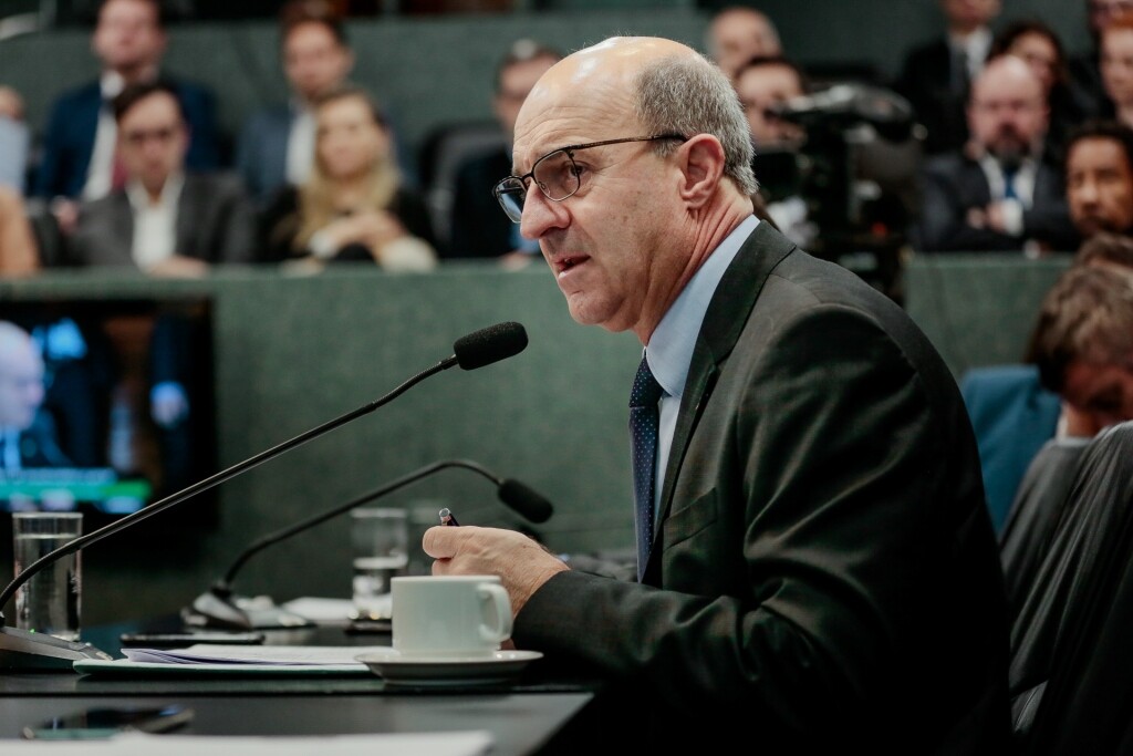 Aprovado projeto de Zé Milton de fomento às farmácias