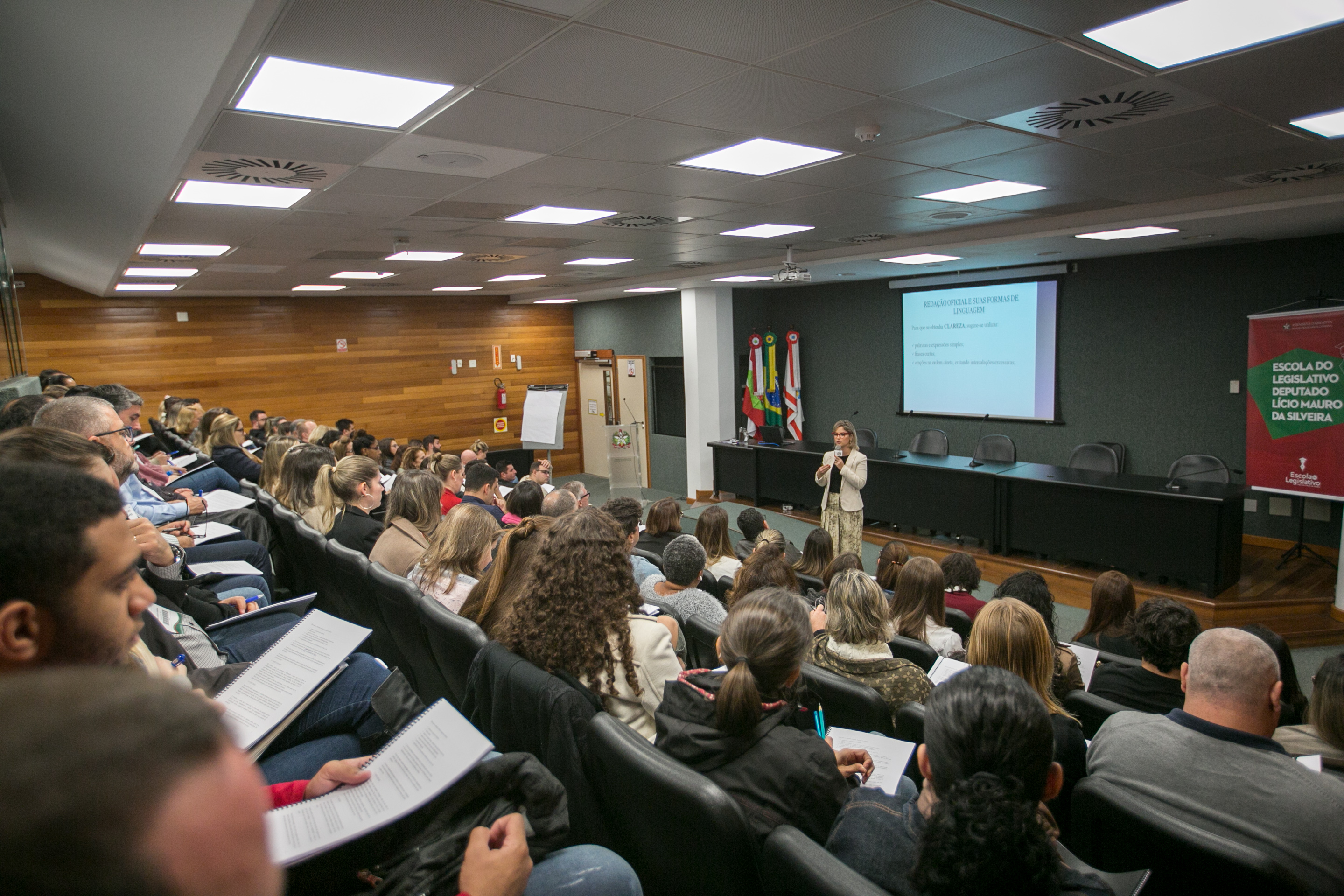 ESCOLA – Curso de Redação Oficial do Núcleo de Qualificação Profissional