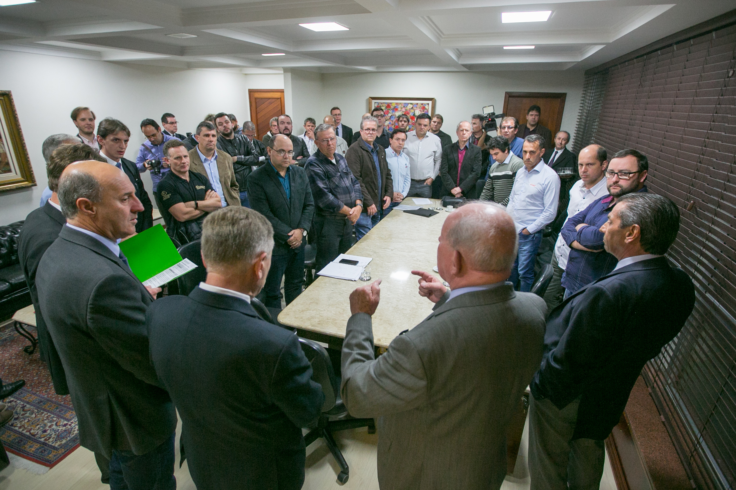 REUNIÃO – Representantes das indústrias de laticínio e de proteína animal de Santa Catarina