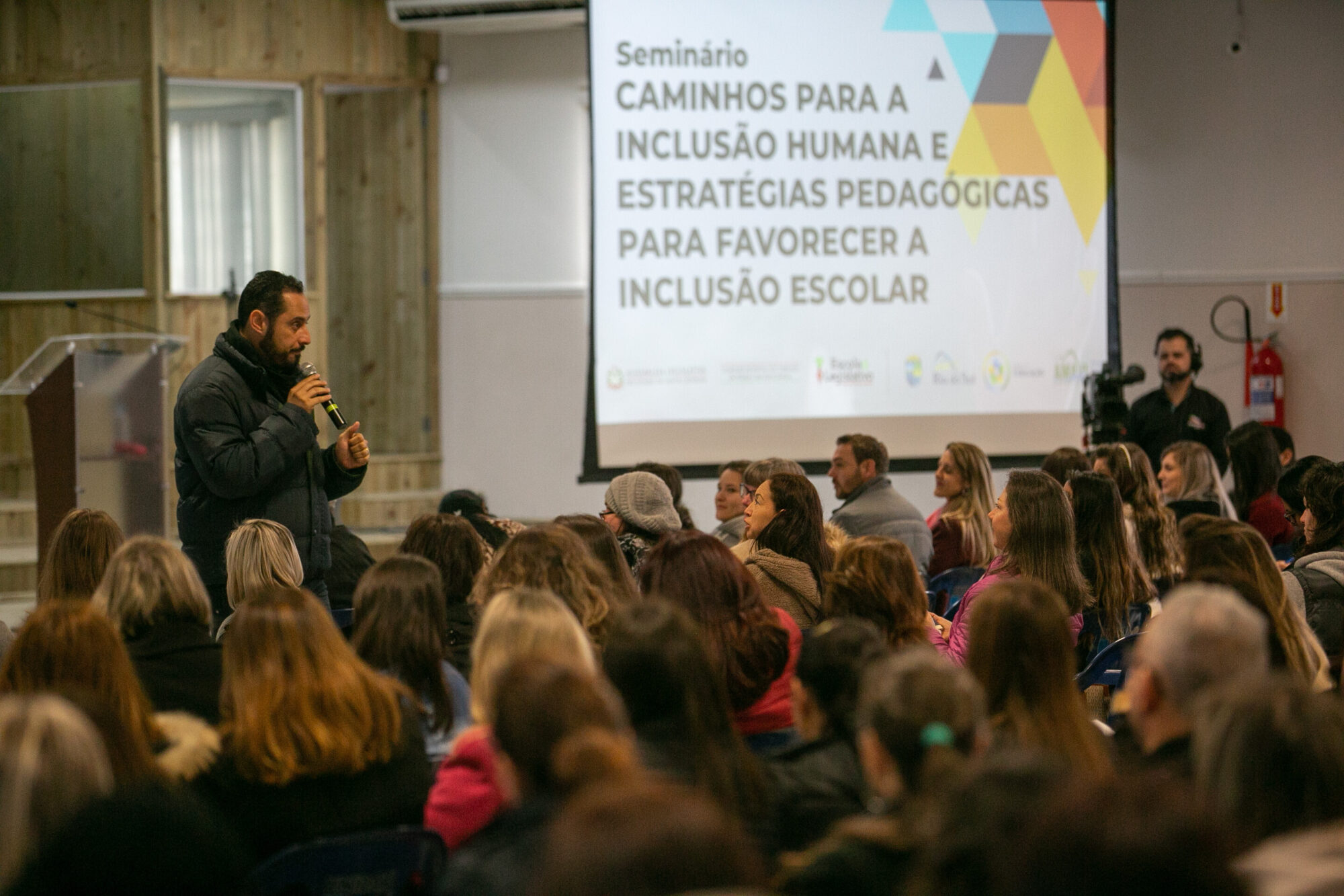 Seminário em Rio do Sul debate estratégias para inclusão escolar