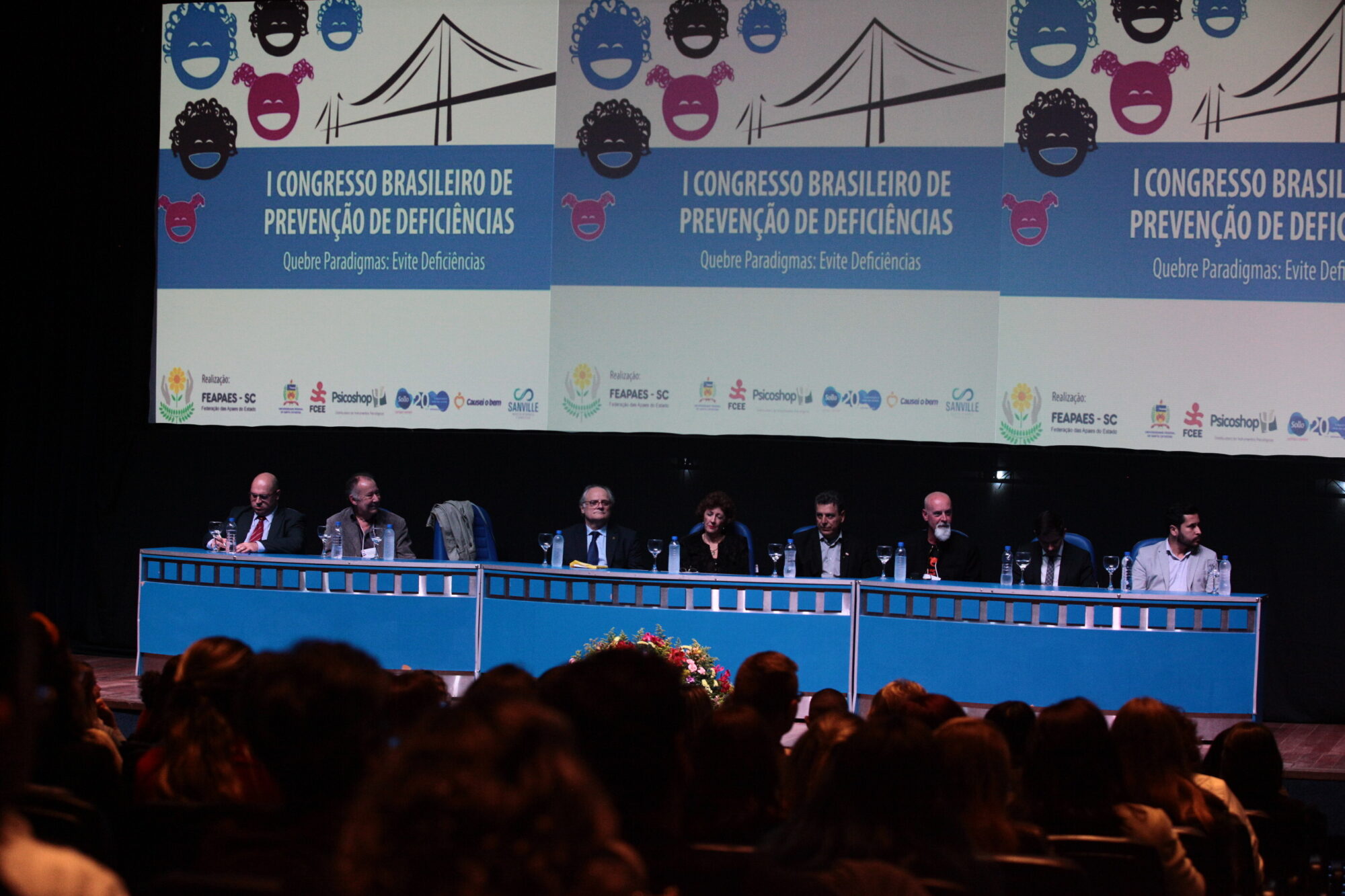 Congresso foi aberto na noite desta segunda-feira (15), no Centro de Eventos da UFSC