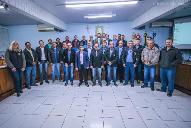 Em Campos Novos, palestra sobre usina de asfalto reuniu lideranças regionais