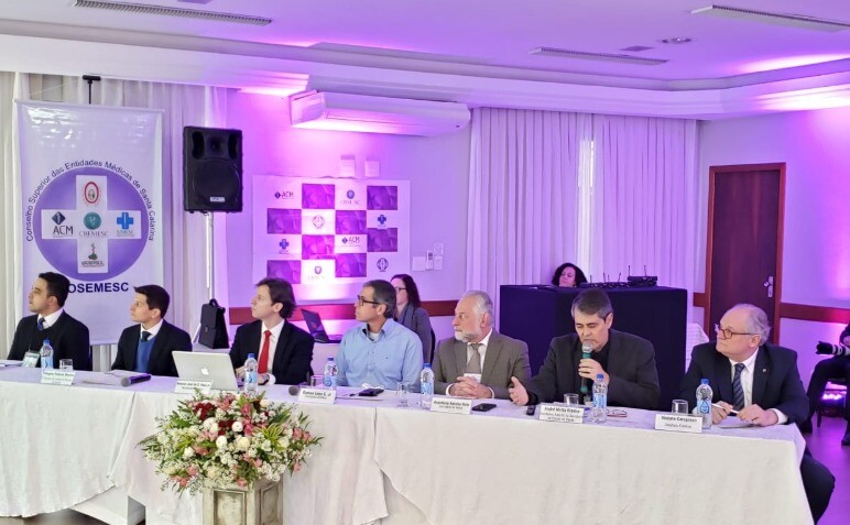 Caropreso participa de fórum que discutiu judicialização e financiamento da saúde