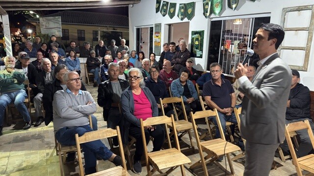 Deputado Luiz Fernando Vampiro na assinatura do repasse de verbas em Balneário Rincão