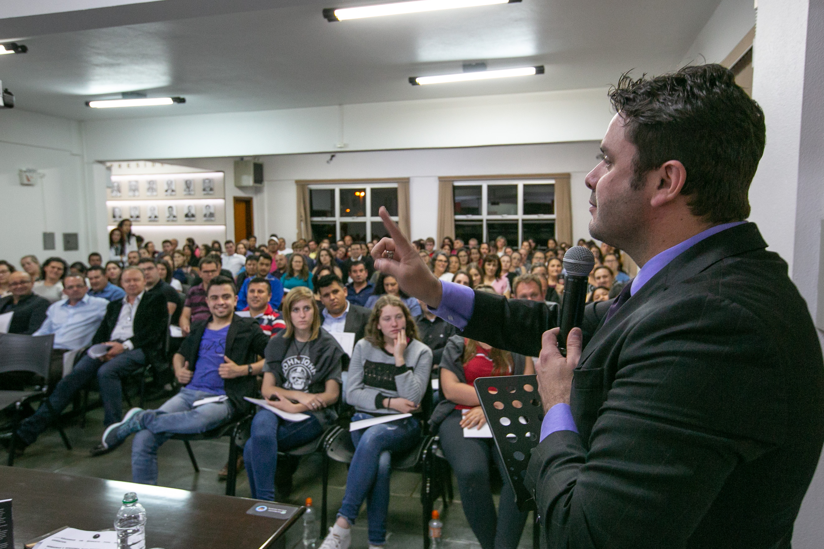 Psiquiatra Rodrigo Assunção, palestrante