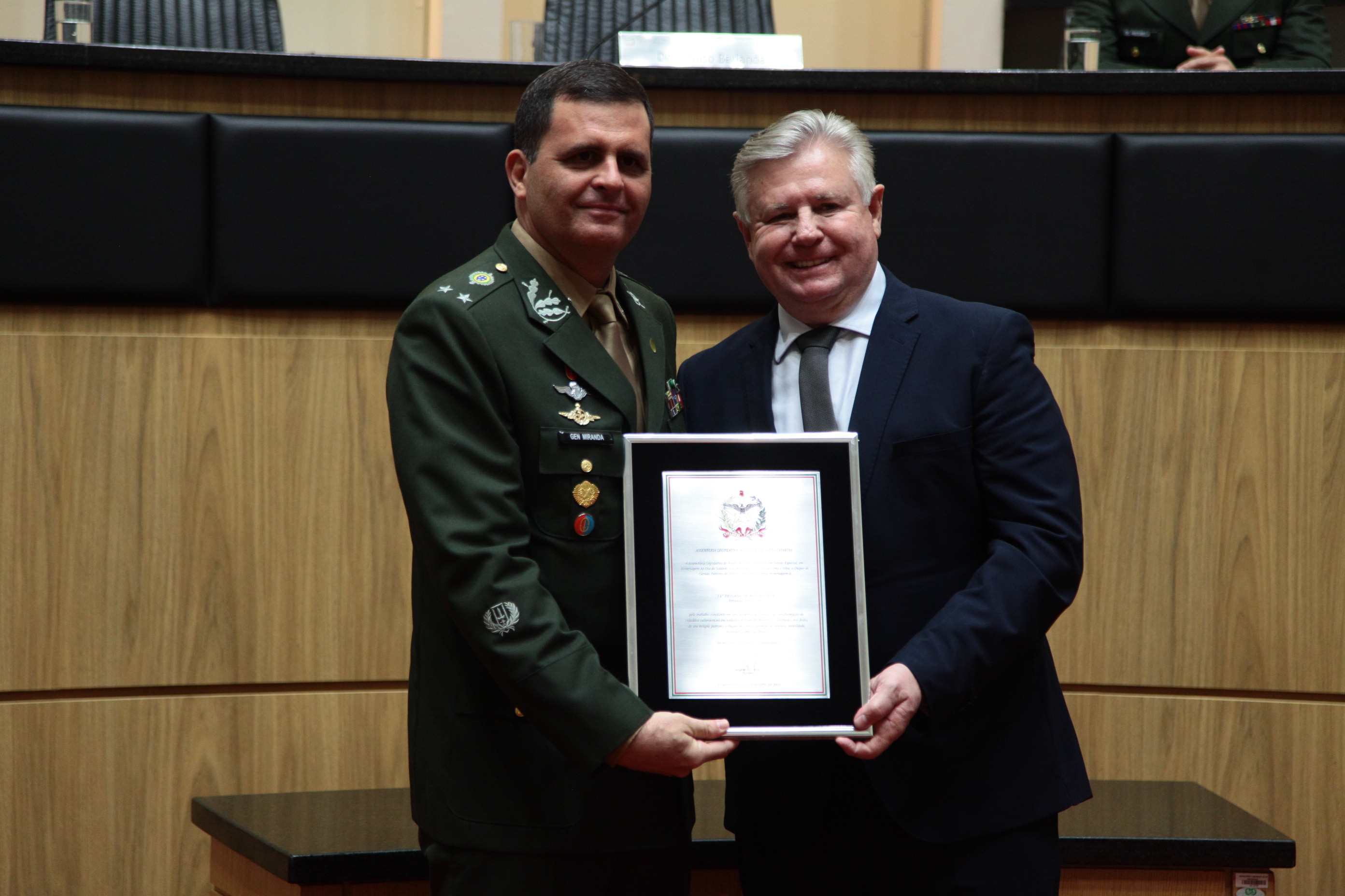 Sessão Especial em Comemoração ao Dia do Soldado - General de Brigada Ricardo de Miranda Aversa e deputado Nilso Berlanda