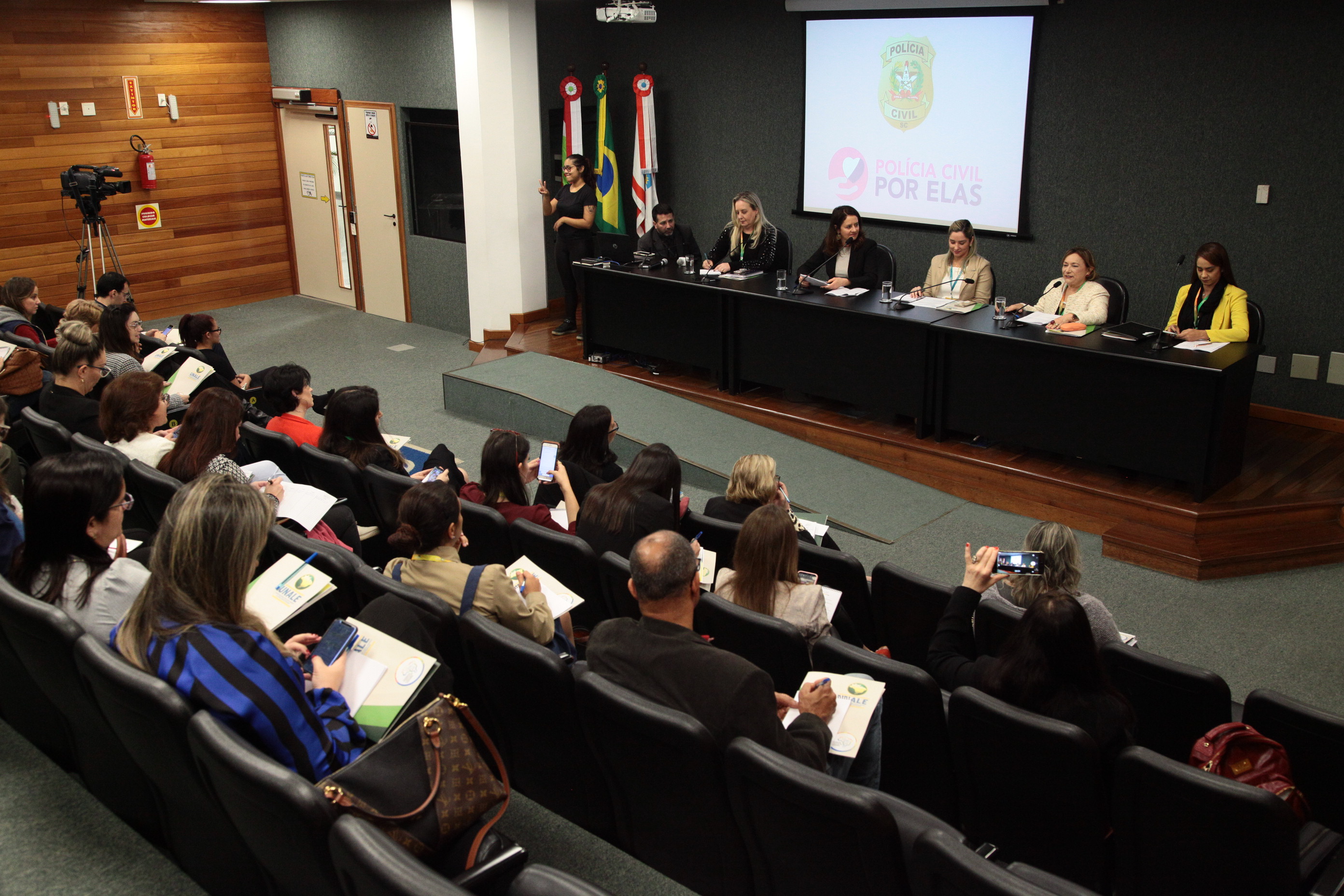 UNALE - Grupo de Trabalho sobre Violência contra a Mulher