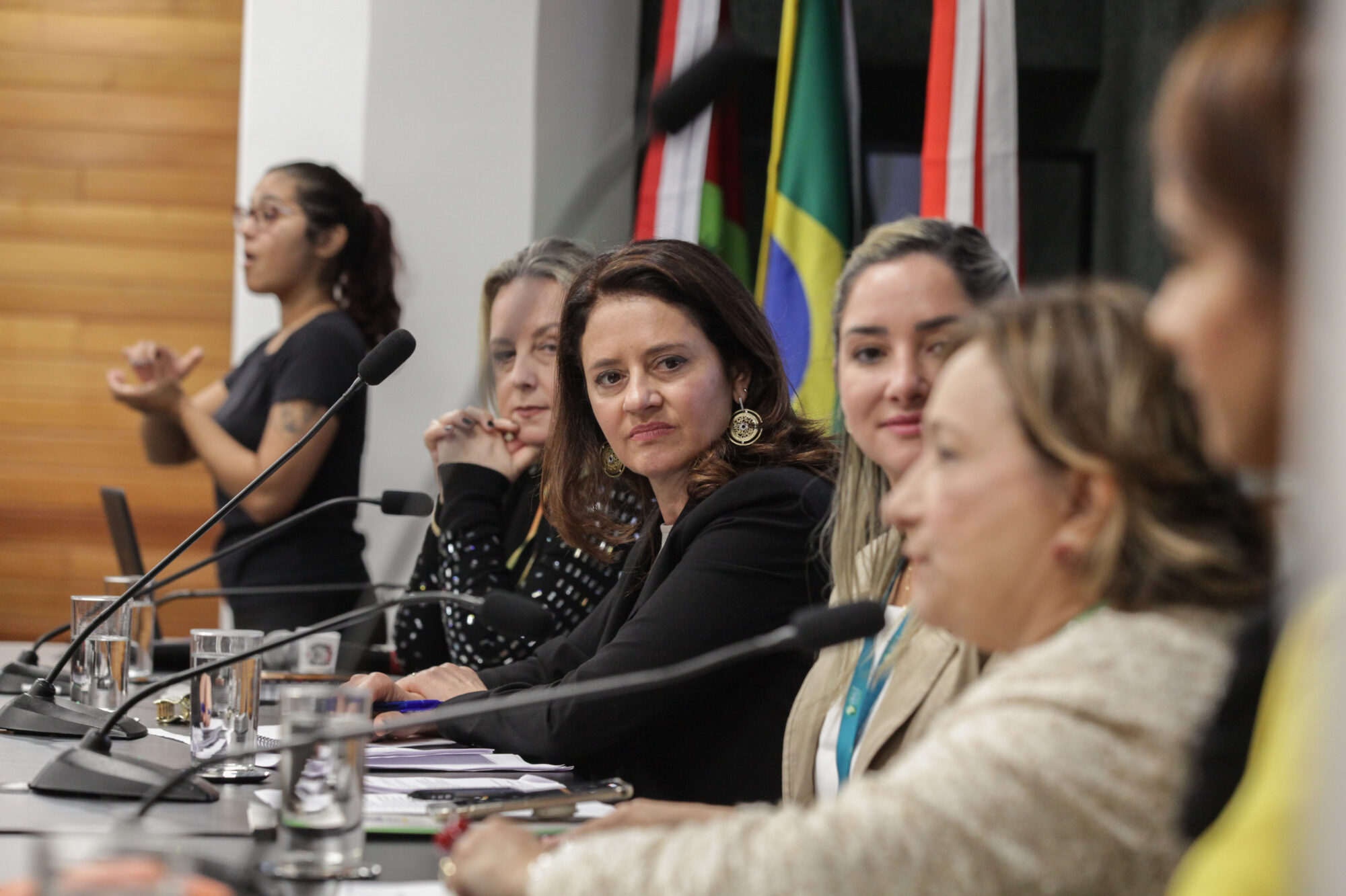 Deputada foi a mediadora do grupo de trabalho que reuniu representantes de vários estados, no seminário da Unale