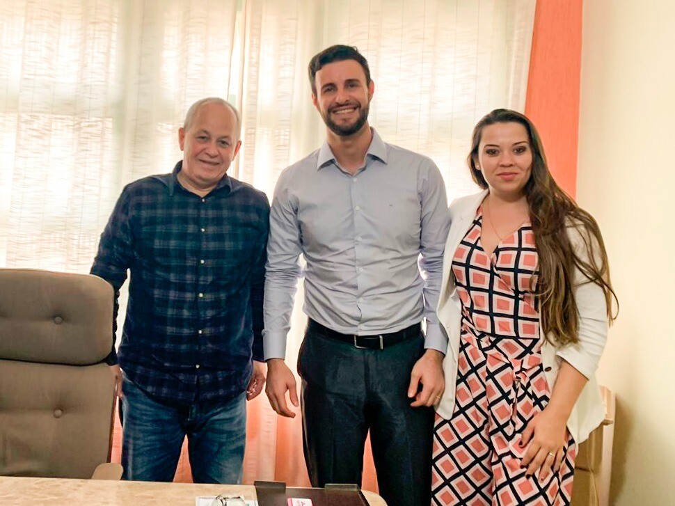 Médico Fernando Pache, deputado Felipe Estevão e Sibele Estevão