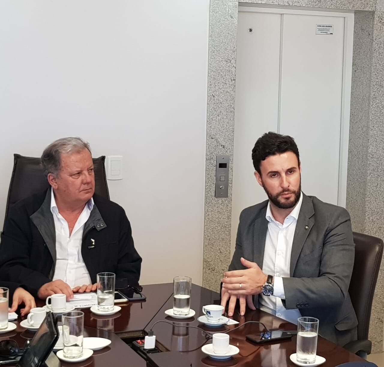 Deputado Felipe Estevão e Jorge Neves, presidente do Sindipi