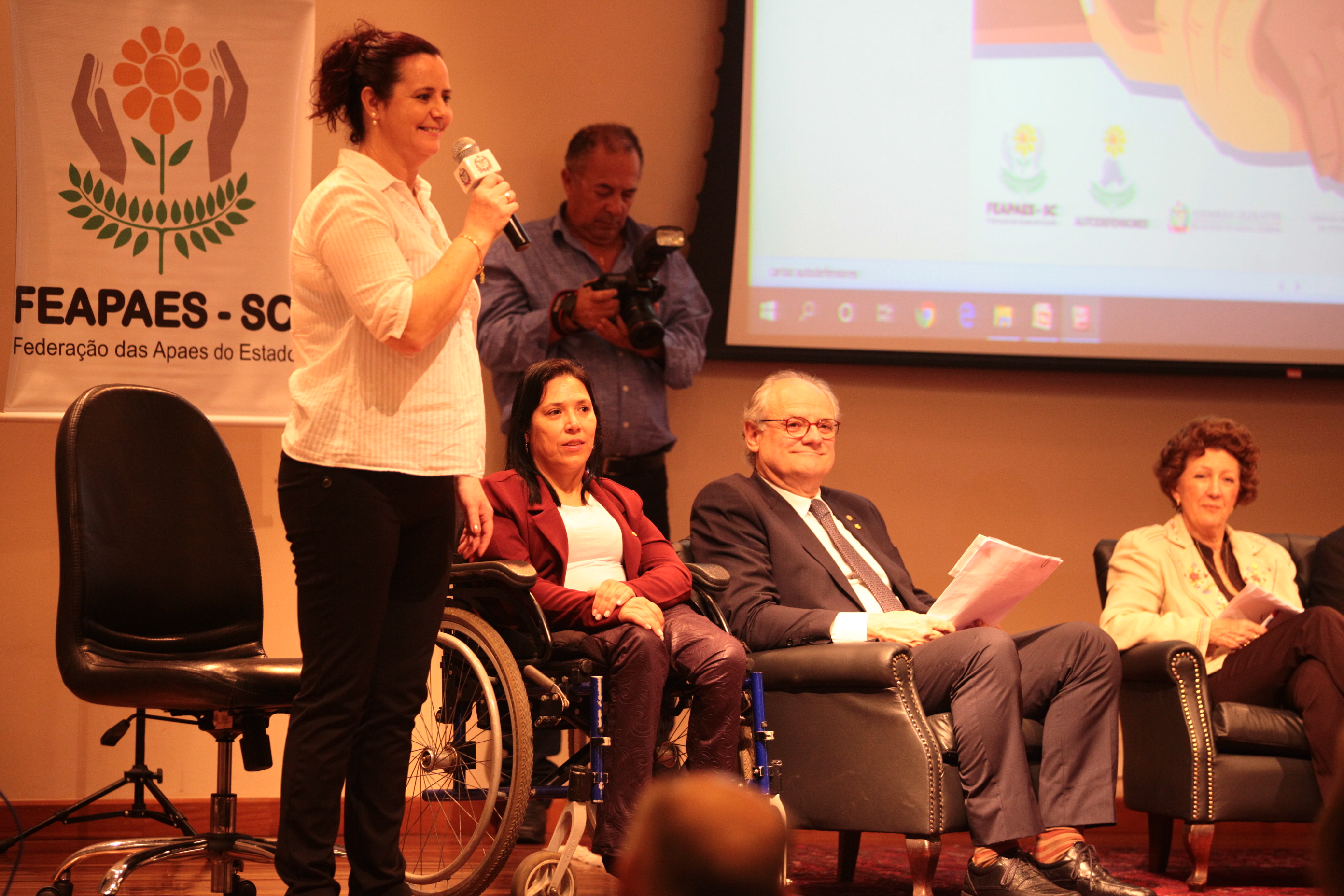 APAE - Seminário Estadual dos Autodefensores - Lorena Scheffer Redolfi.