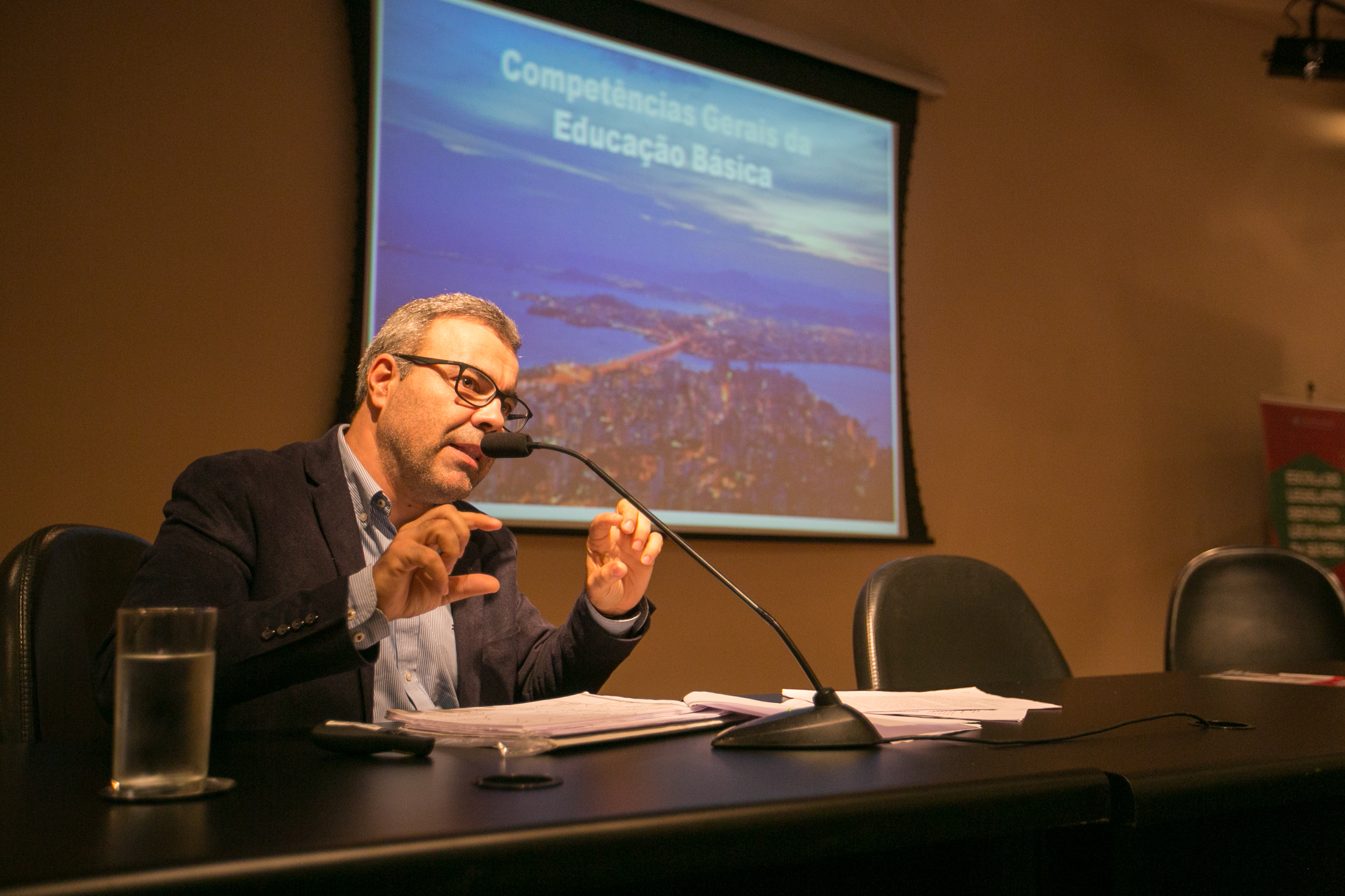 SEMINÁRIO – “Conhecer, Discutir e Monitorar a Legislação da Base Nacional Curricular”