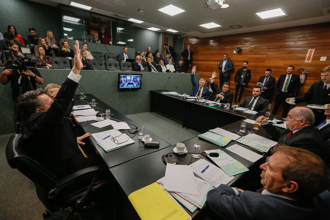 CCJ admite PL que reserva vagas na administração pública a doentes renais