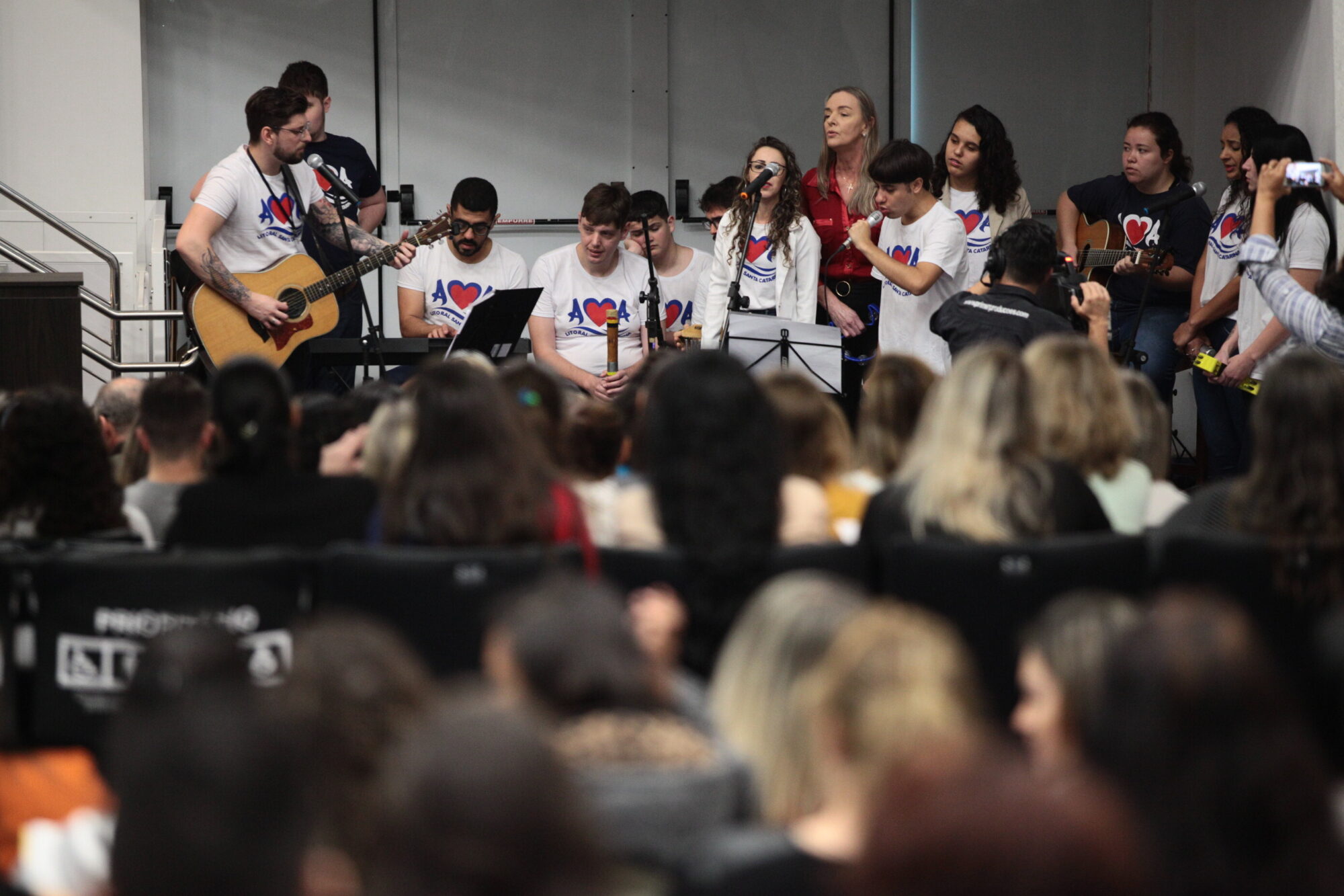Apresentação do grupo Caminhos que Levam ao Coração
