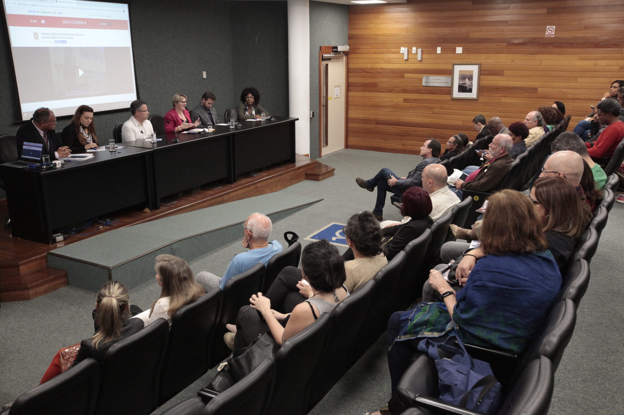 Audiência pública debateu destino do prédio abandonado no centro da Capital