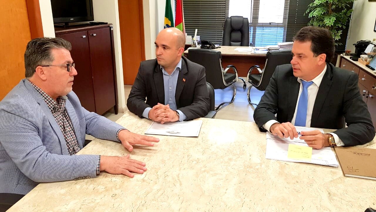 Minotto trata da pavimentação da SC-437